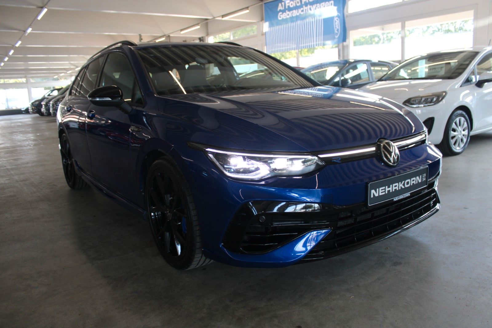 Fahrzeugabbildung Volkswagen Golf R DSG 4MOTION IQ Light Pano Performance Pak
