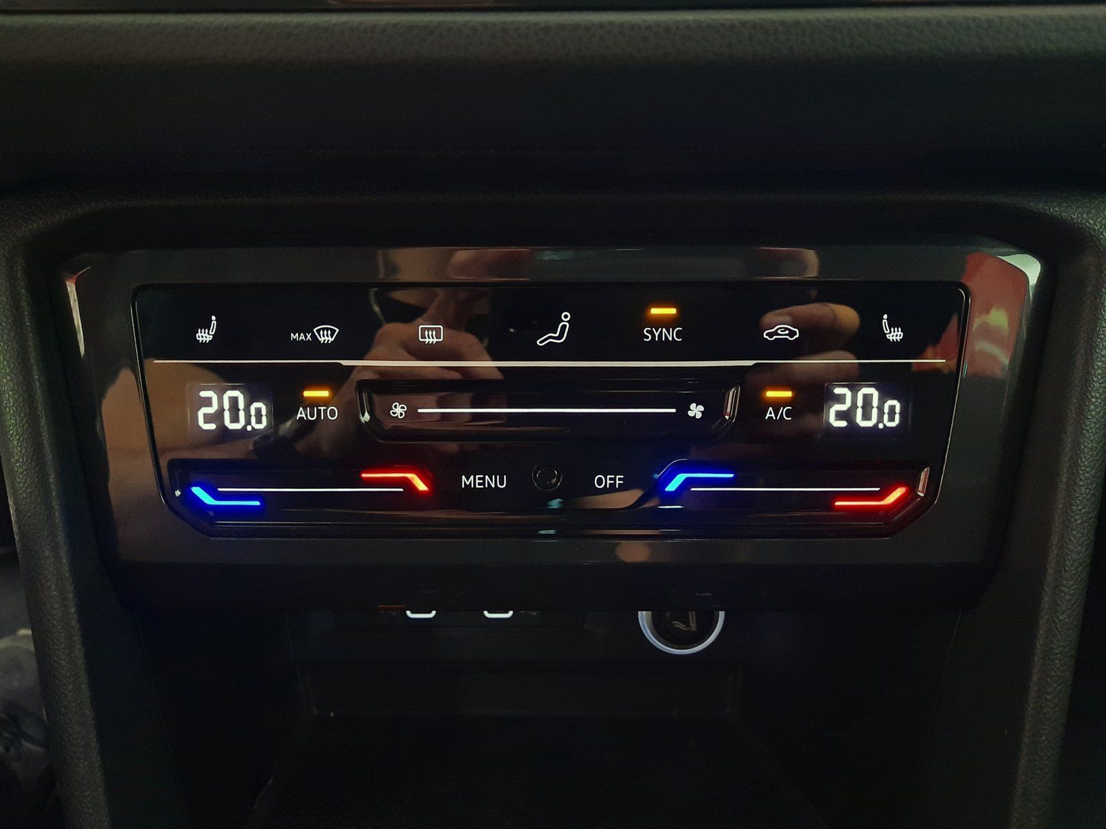 Fahrzeugabbildung Volkswagen Tiguan Active TSI *Navi*Cam*PDC*ACC*LED*Sitzhzg*