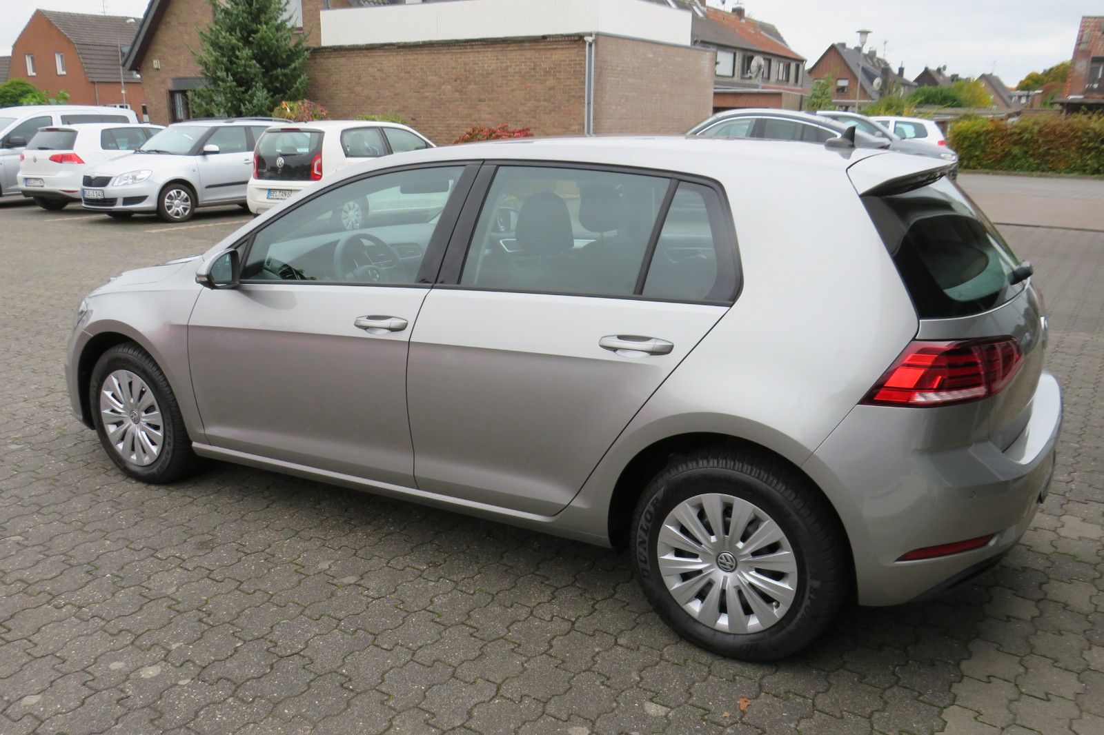 Fahrzeugabbildung Volkswagen Golf VII LIM. SITZH. TELVOR 8-FACH 4T. PDC 1.HD