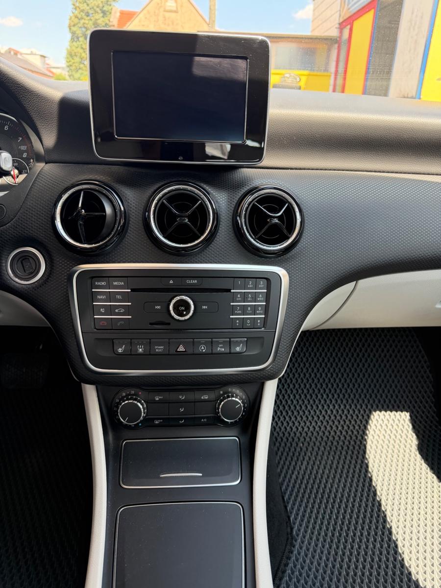 Mercedes-Benz A 250*Leder*NAVI*PTC*Standhzg*Tempomat*Alu18Zoll