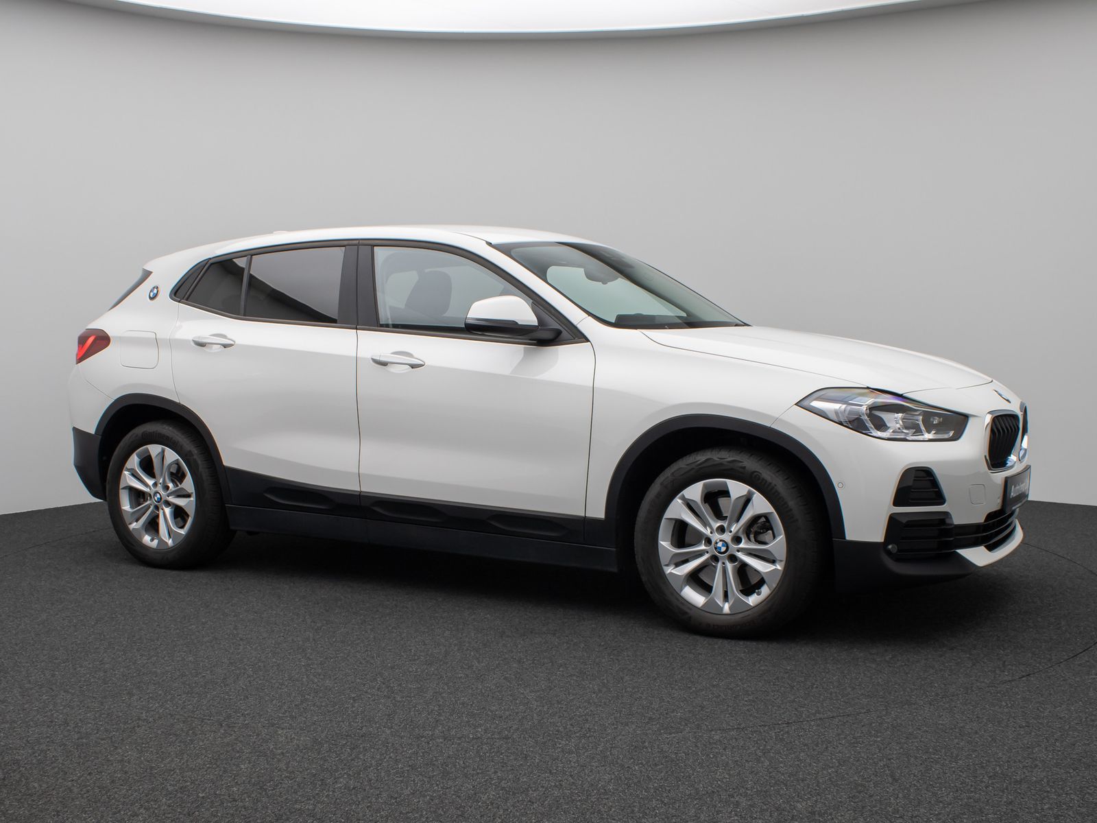 Fahrzeugabbildung BMW X2 xD25e Kamera HUD DAB HiFi Navi+Komfort Alarm