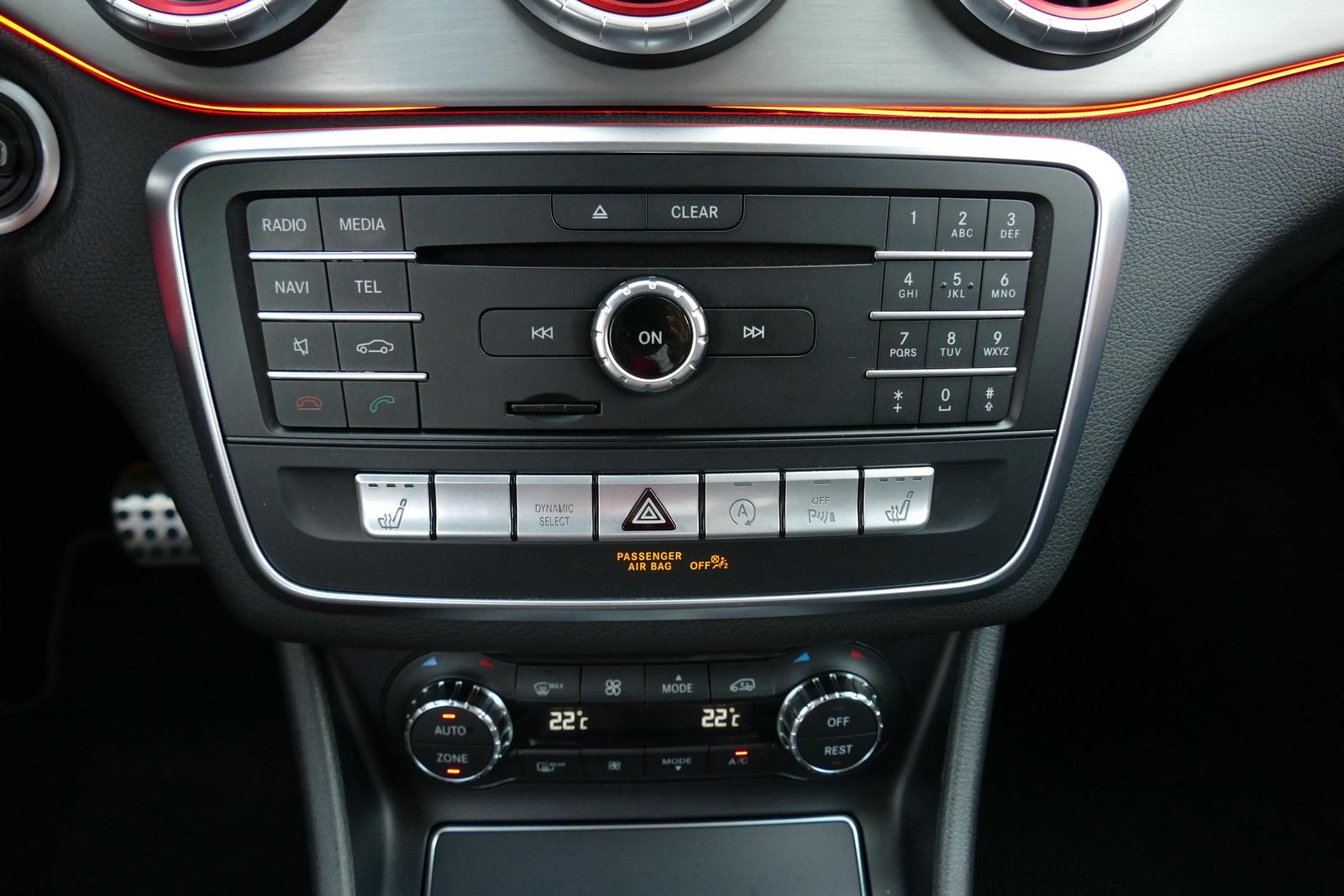 Mercedes-Benz CLA 200 AMG Line LED Navi Panorama Tempomat PDC