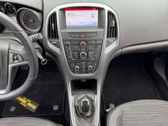 Fahrzeugabbildung Opel Astra J Sports Tourer Edition Sitzheizung PDC