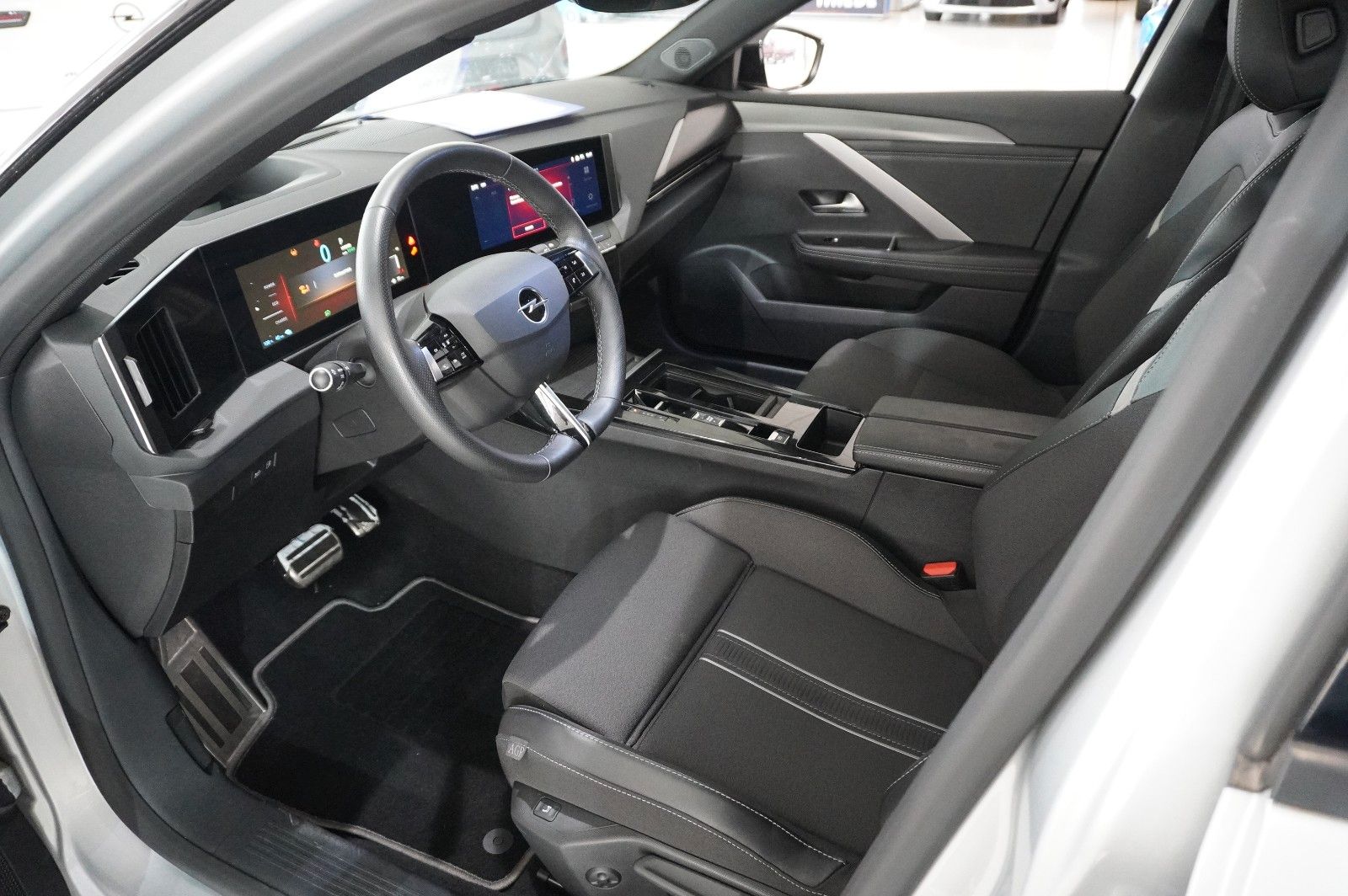 Fahrzeugabbildung Opel Astra L Lim. 1.6 HYBRID GS SPORT NAVI/360°/SPORT