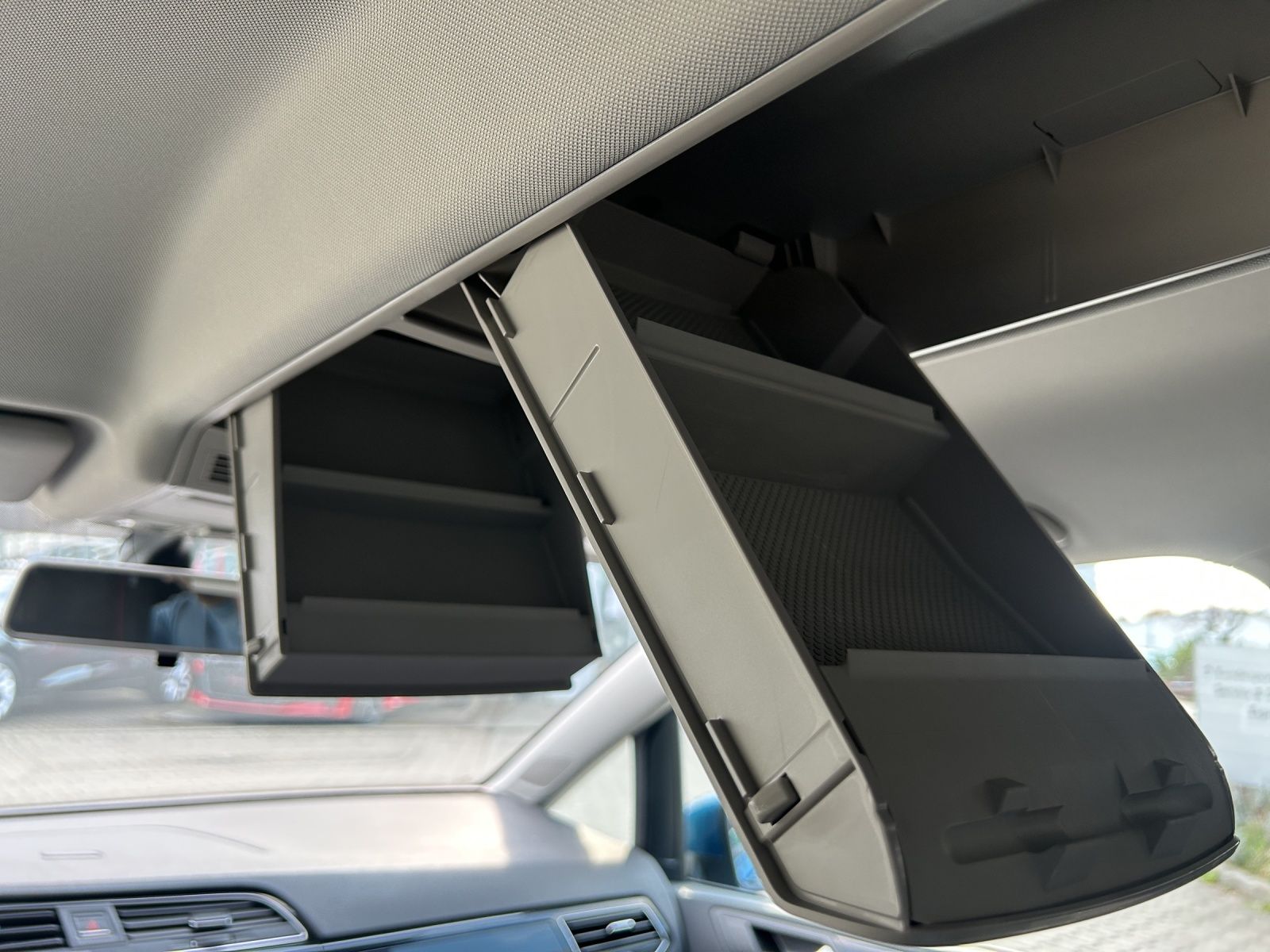 Fahrzeugabbildung Volkswagen Touran SOUND NAVI ACC RFK