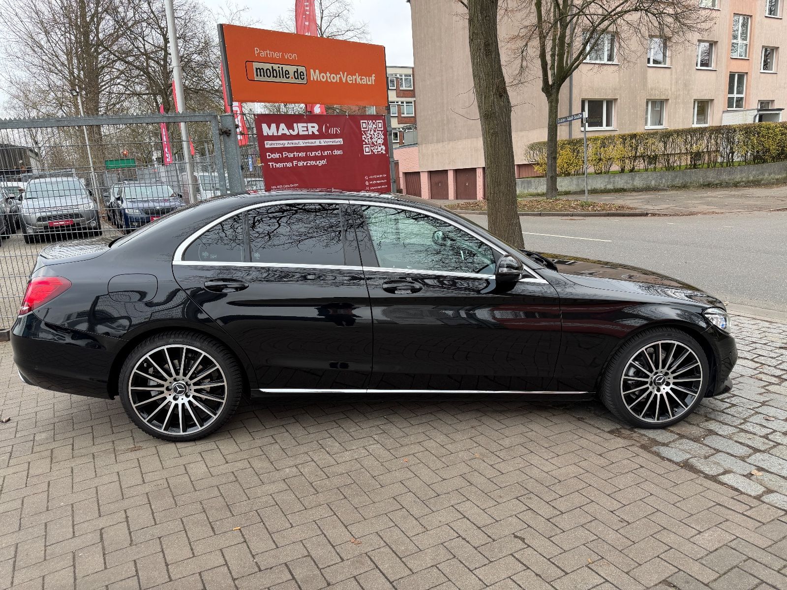Fahrzeugabbildung Mercedes-Benz C 180 AMG*LED*SCHIEBEDACH*ALCANT*BURMESTER*KAMER