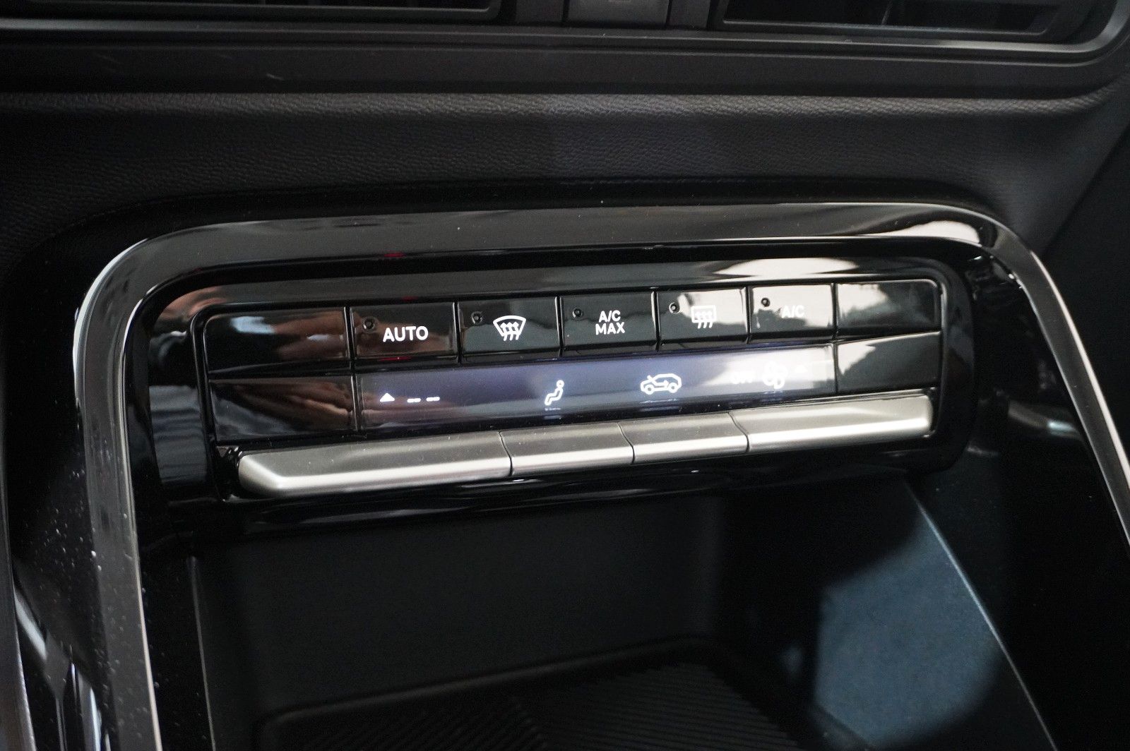 Fahrzeugabbildung Citroën C3 Aircross 1.2 HYBRID PLUS DSC NAVI/LED/KAMERA