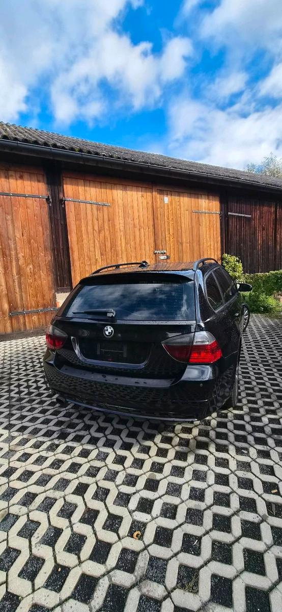 BMW 320 2007 — салон