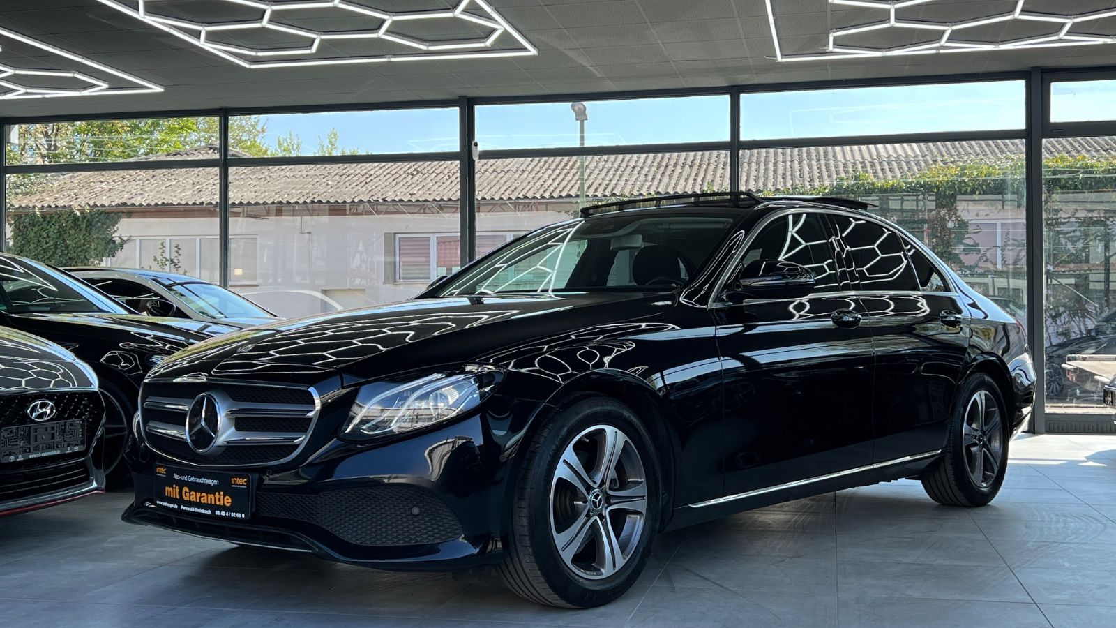 MERCEDES-BENZ E 200 AVANTGARDE PANO LED NAVI KAMERA 2-HAND