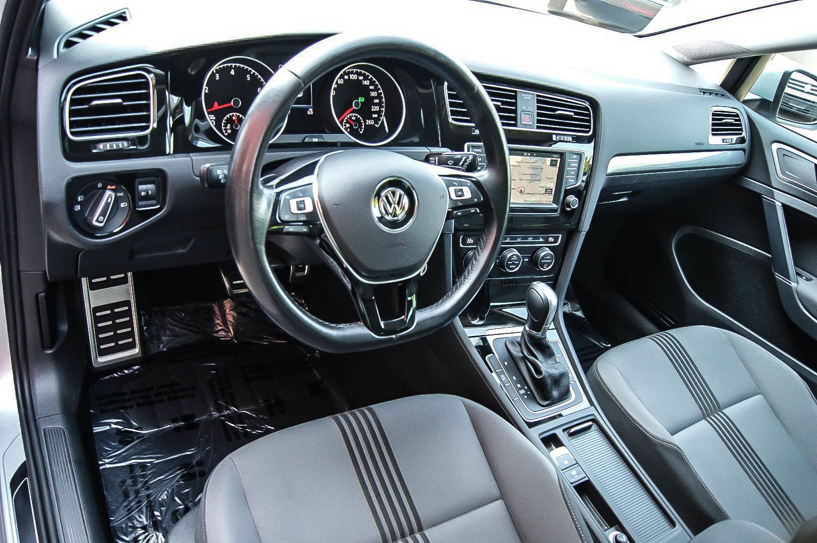 Fahrzeugabbildung Volkswagen Golf VII Allstar 14TSI DSG NAVIGATION STANDHEIZG