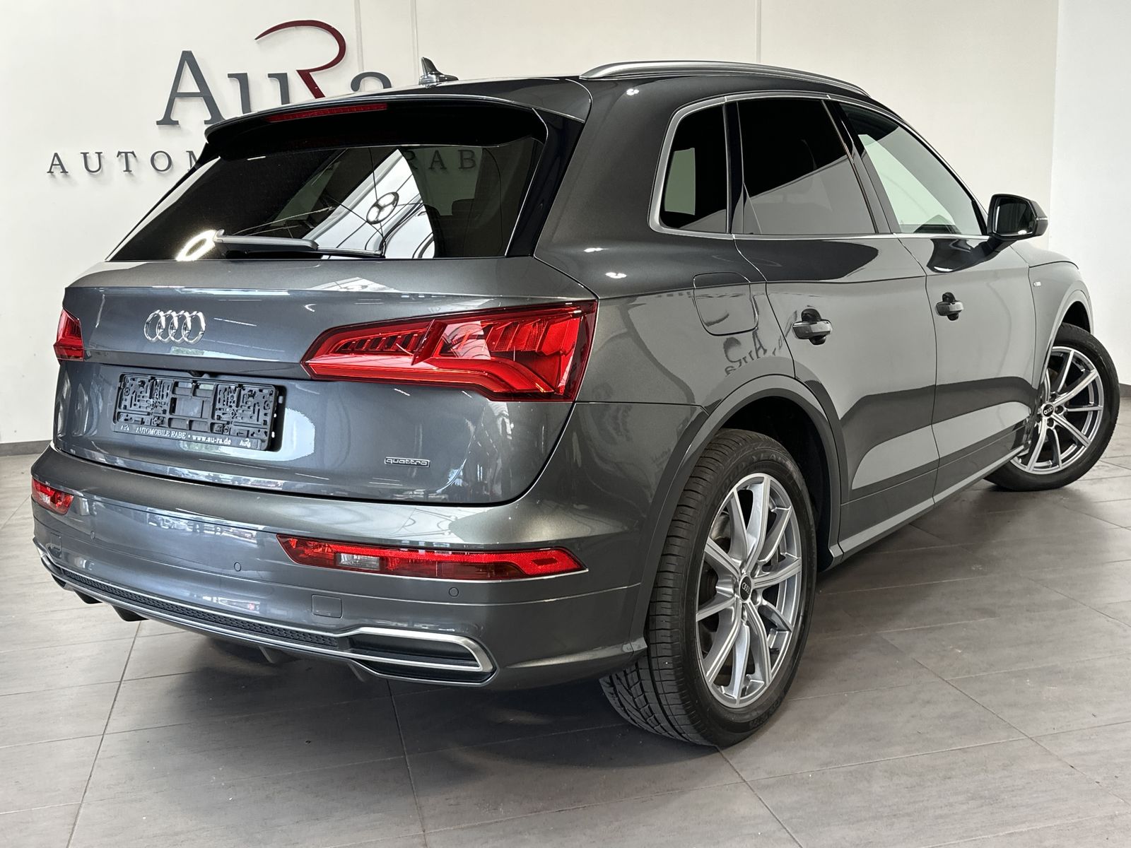 Fahrzeugabbildung Audi Q5 50 TFSI e Quattro S-Line NAV+LED+LUFTFAHRWERK