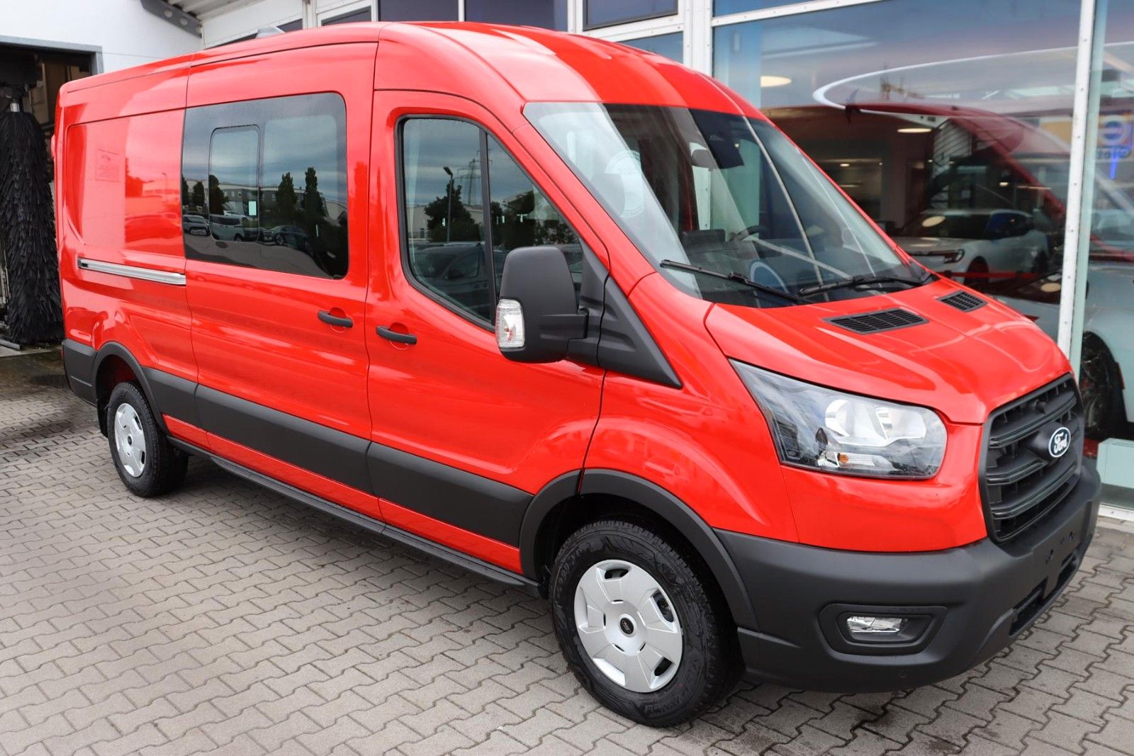 Ford Transit 2.0 EcoBlue DOPPELKABINE 350 L3/H2 imagem 2