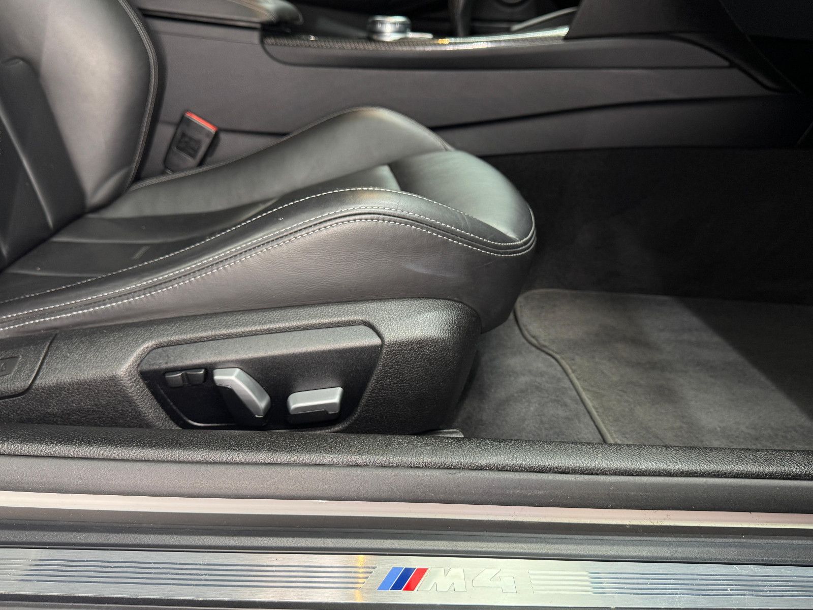 Fahrzeugabbildung BMW M4 Competition COUPE|H&K|HEAD-UP|360°|KARBON