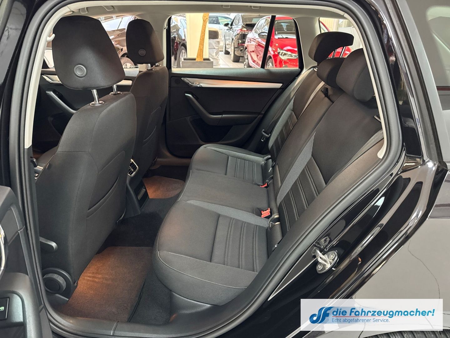 Fahrzeugabbildung SKODA Octavia Combi Ambition Sperrdiff. Apple CarPlay