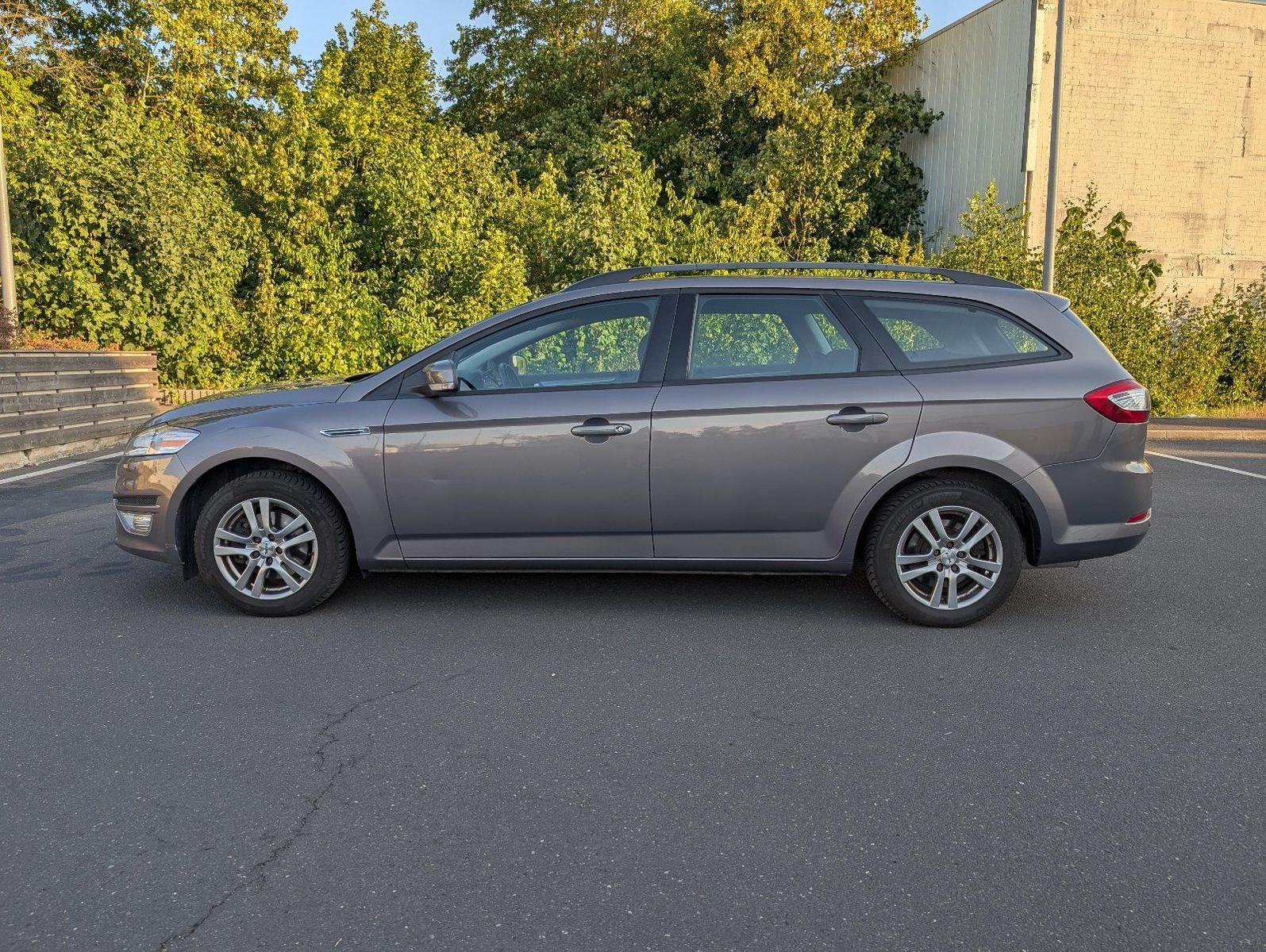 Ford Mondeo 2011 — photo 12