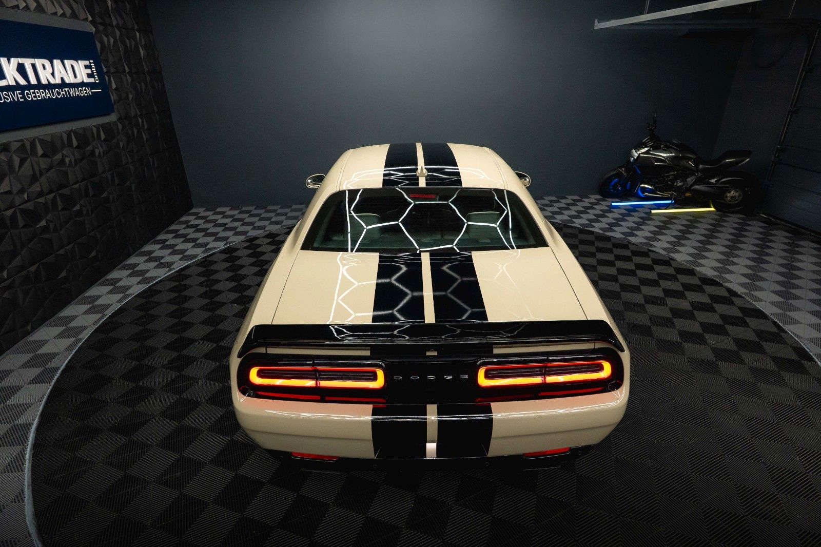 Fahrzeugabbildung Dodge Challenger 6.4 V8 SRT 392 R/T SCAT PACK WIDEBODY