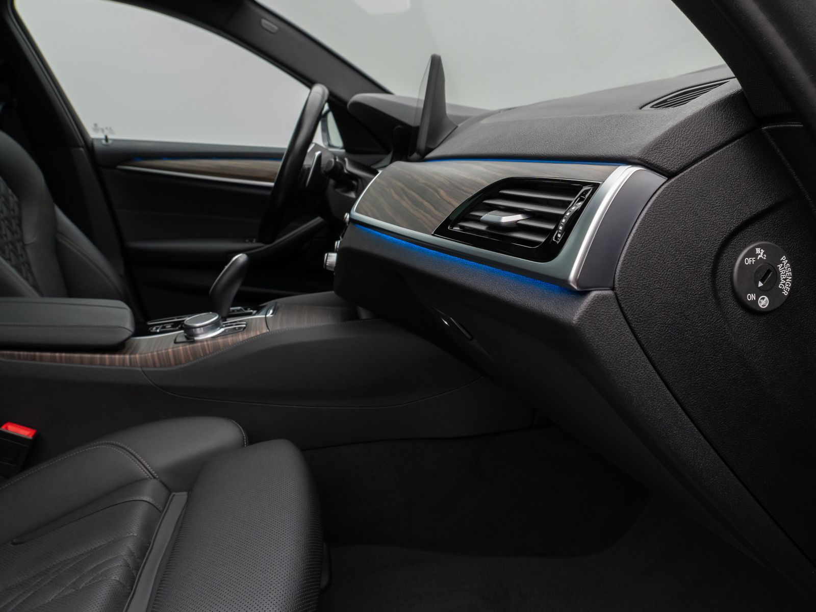 Fahrzeugabbildung BMW 530e xD M Sport Panorama 360°DAB HiFi AHK Alarm