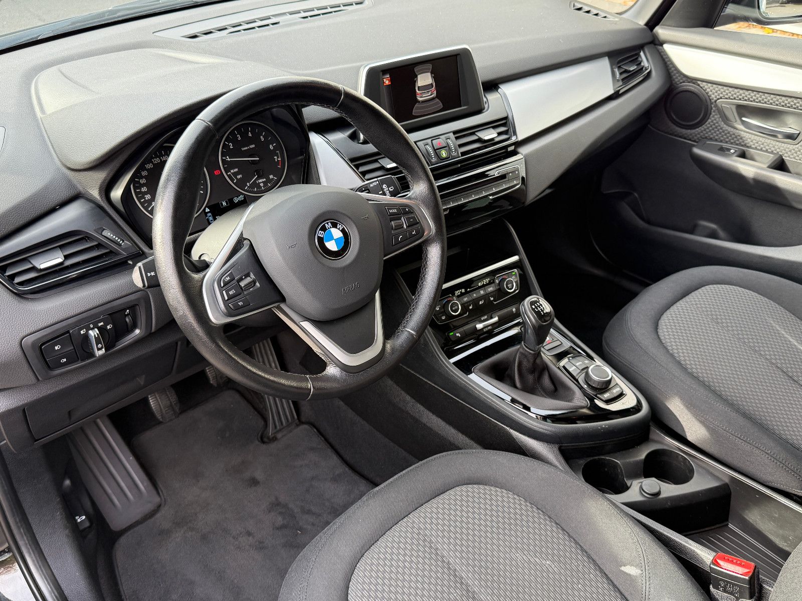 Fahrzeugabbildung BMW 218 Active Tourer Advantage GRA LED PDC SHZ