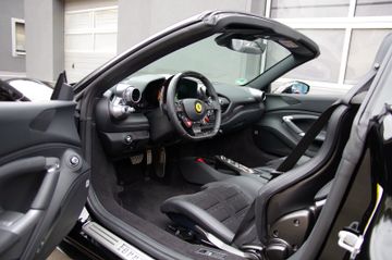Ferrari F8 Spider*Lift,Racing-Seats,Carbon,JBL,Dt. Ausl.