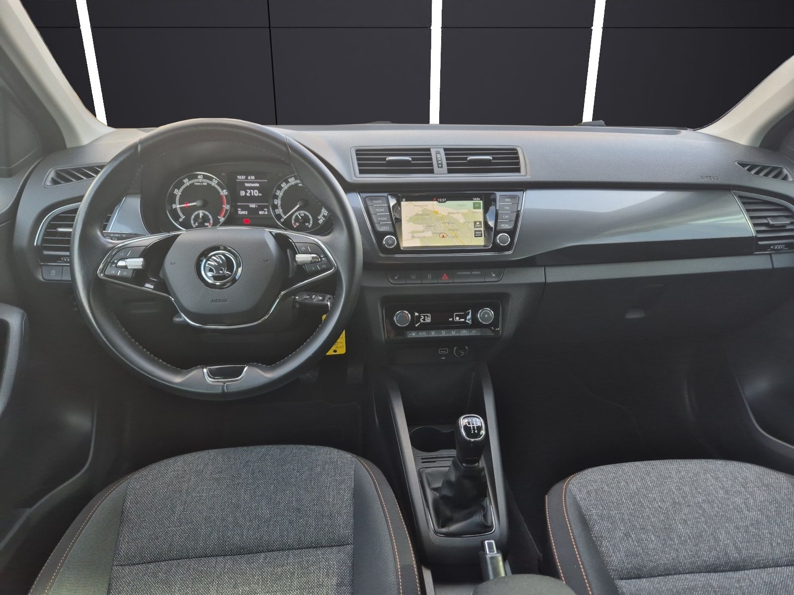Fahrzeugabbildung SKODA Fabia Combi TSI Clever Best-off LED Navi GRA PDC