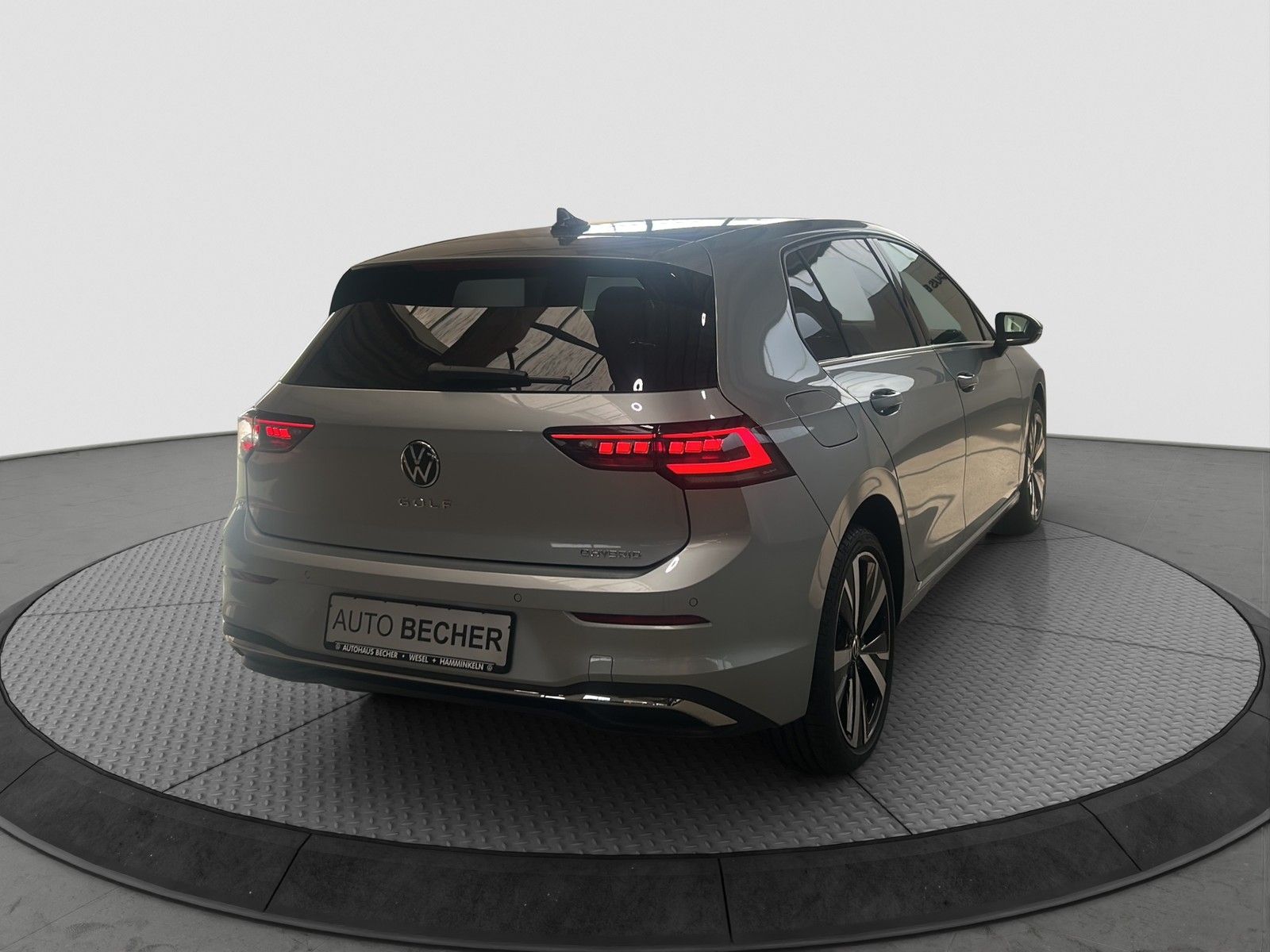 Volkswagen Golf Style 1.5 eHybrid DSG AHK Navi Matrix 360K foto 4