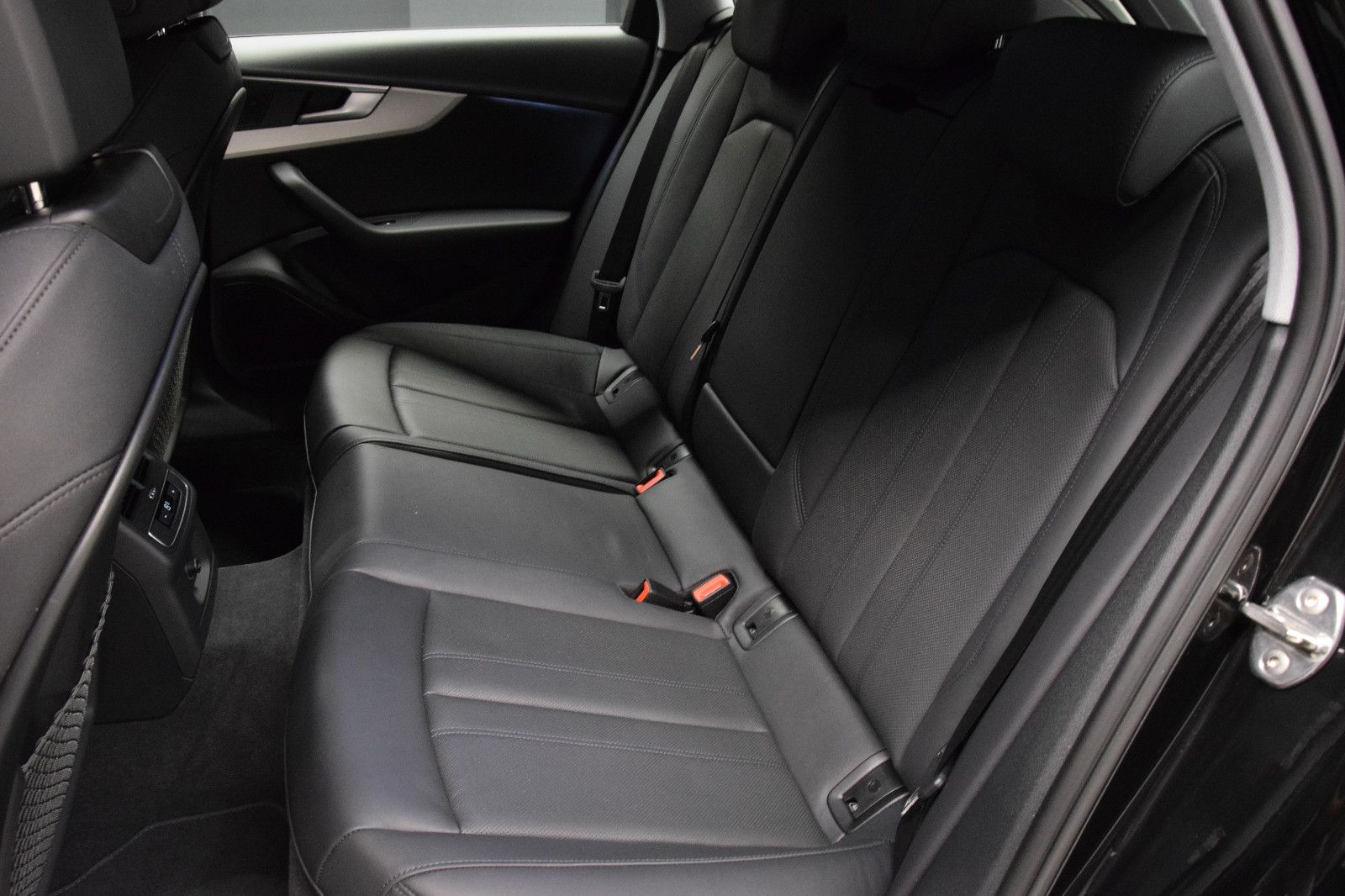 Fahrzeugabbildung Audi A4 Avant 40 TDI quattro B&O HuD Sitzbelü. ACC