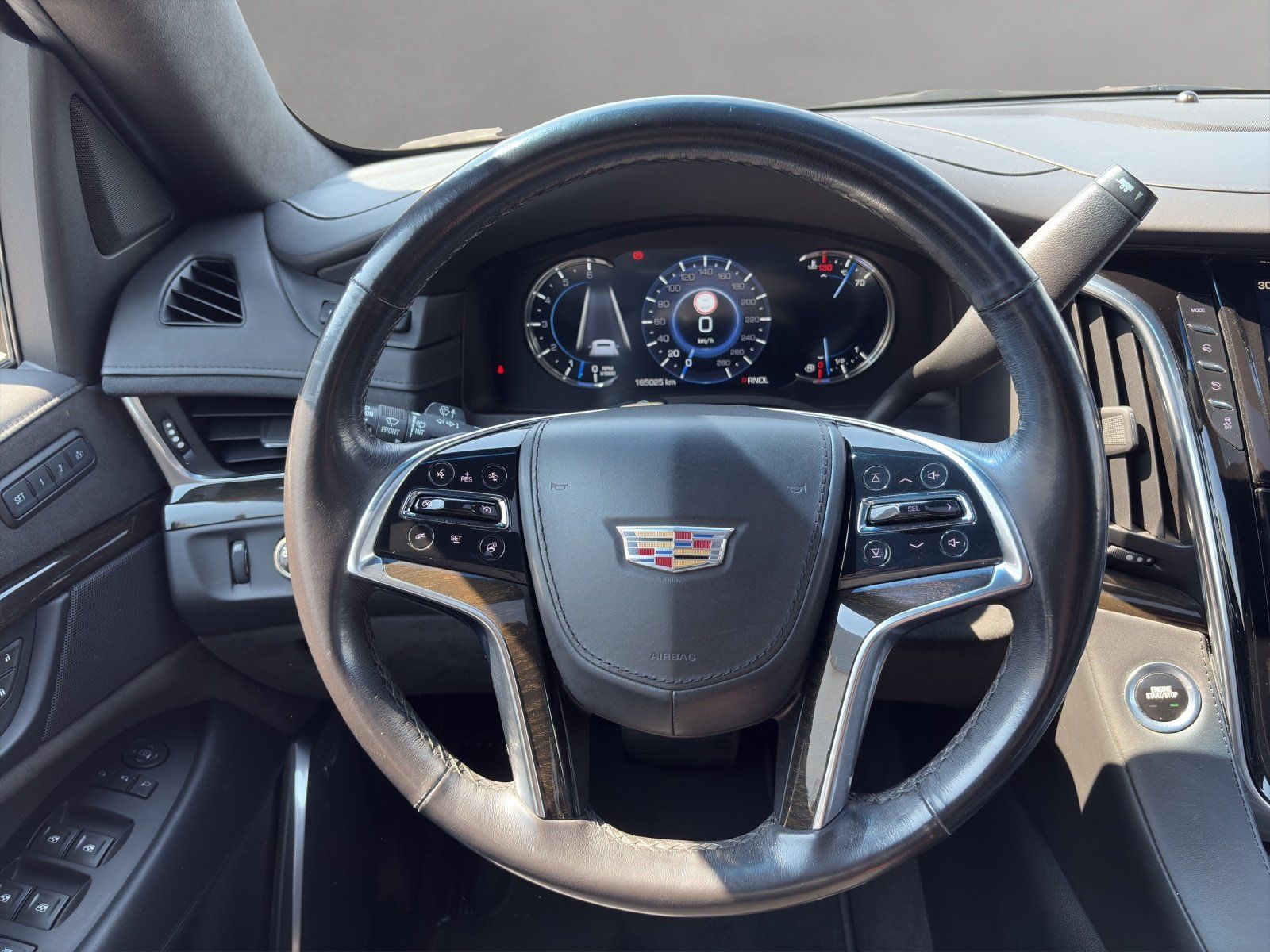 Fahrzeugabbildung Cadillac Escalade 6.2 V8 Platinum/GSD/BOSE/HUD/360°CAM/
