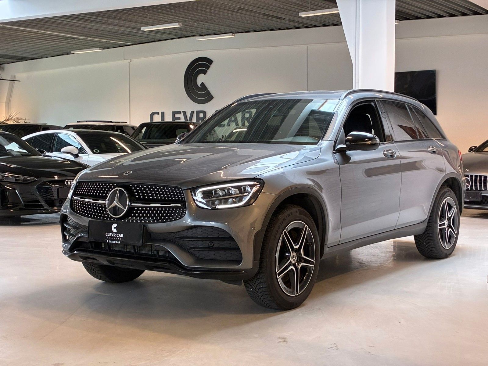 MERCEDES-BENZ GLC300e 4Matic AMG-line+TRAILER+CC+APPLE+NIGHT++