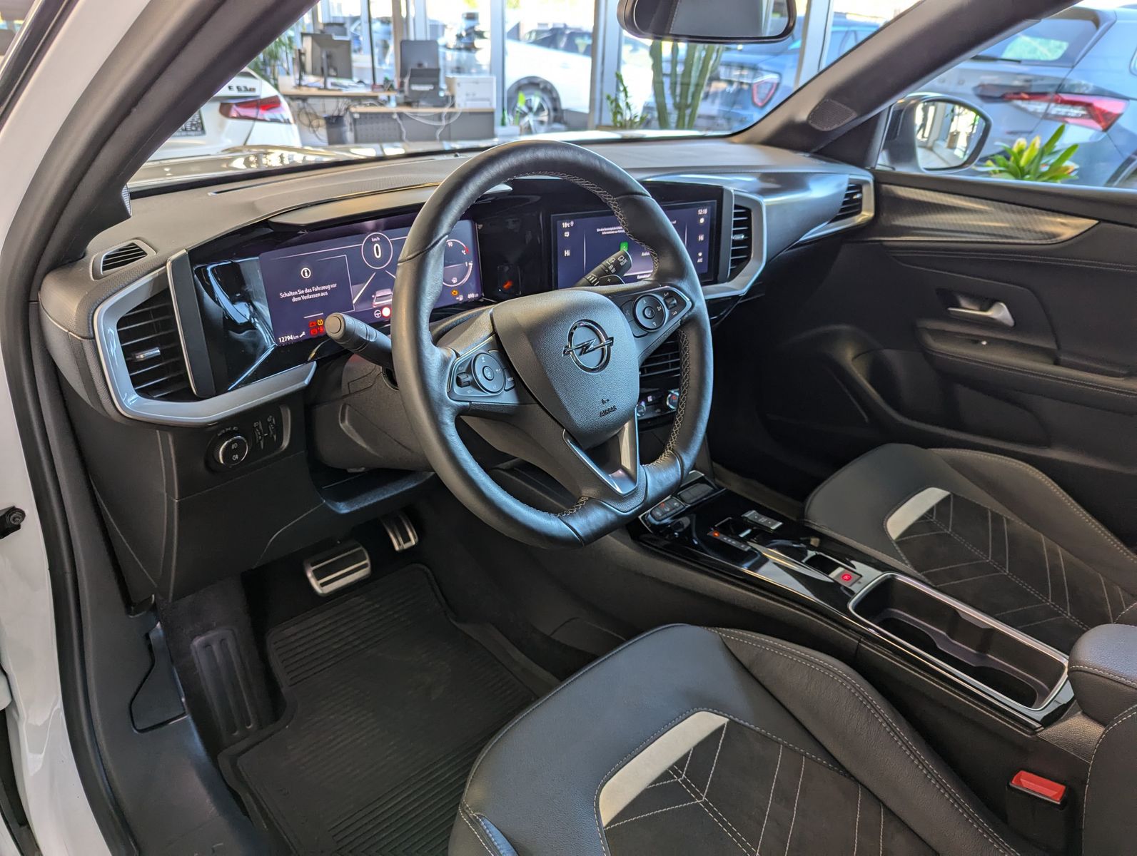 Fahrzeugabbildung Opel Mokka 1.2 Ultimate Aut. Winter-Paket Kamera ACC