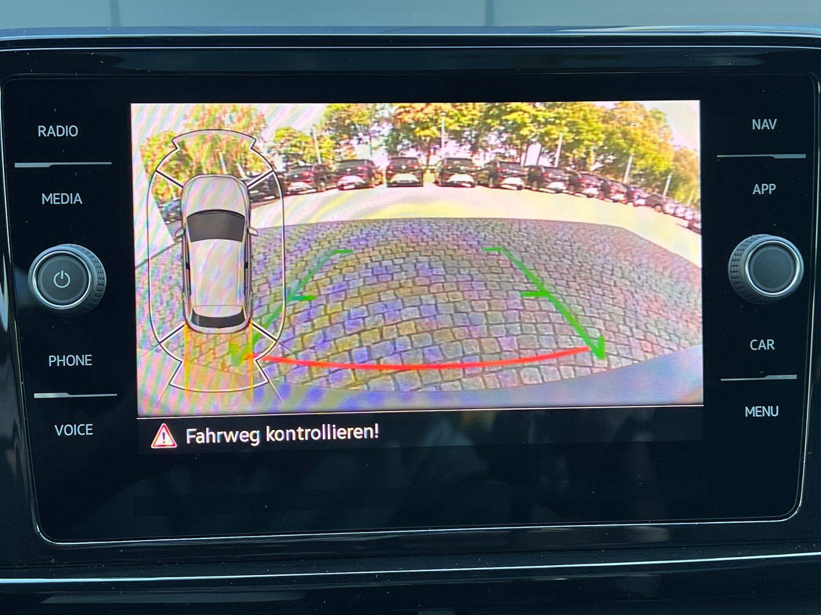 Fahrzeugabbildung Volkswagen T-Roc R-Line 1.5 TSI DSG *AHK, Pano, Black Style