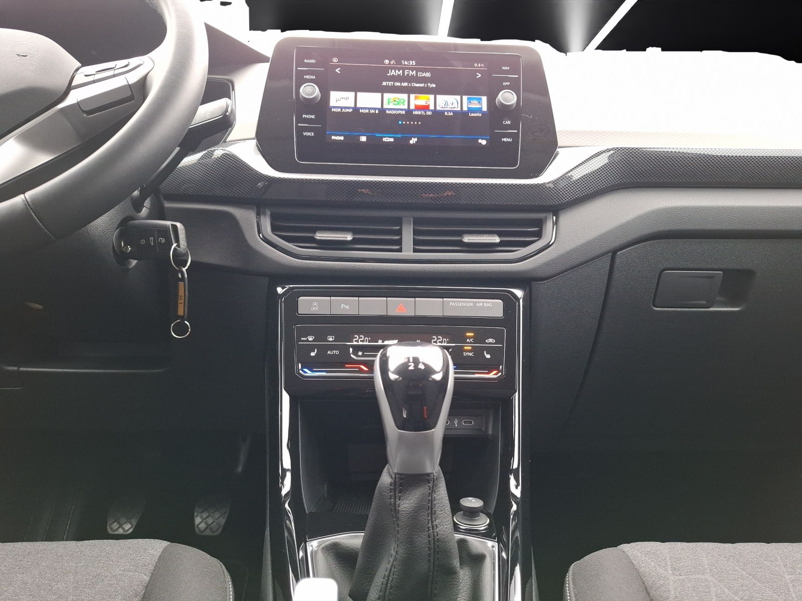 Fahrzeugabbildung Volkswagen T-Cross TSI Life LED AID ACC APP RFK SH LM