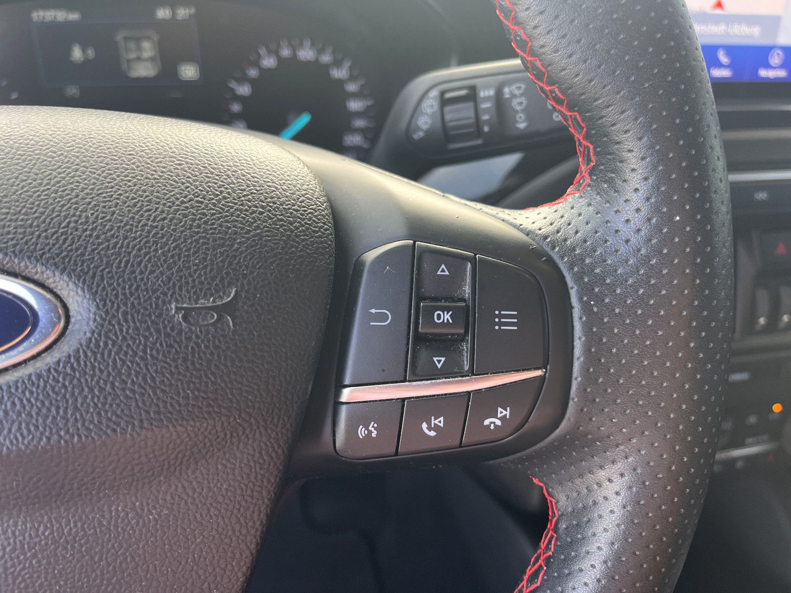 Fahrzeugabbildung Ford Focus Turnier ST-Line
