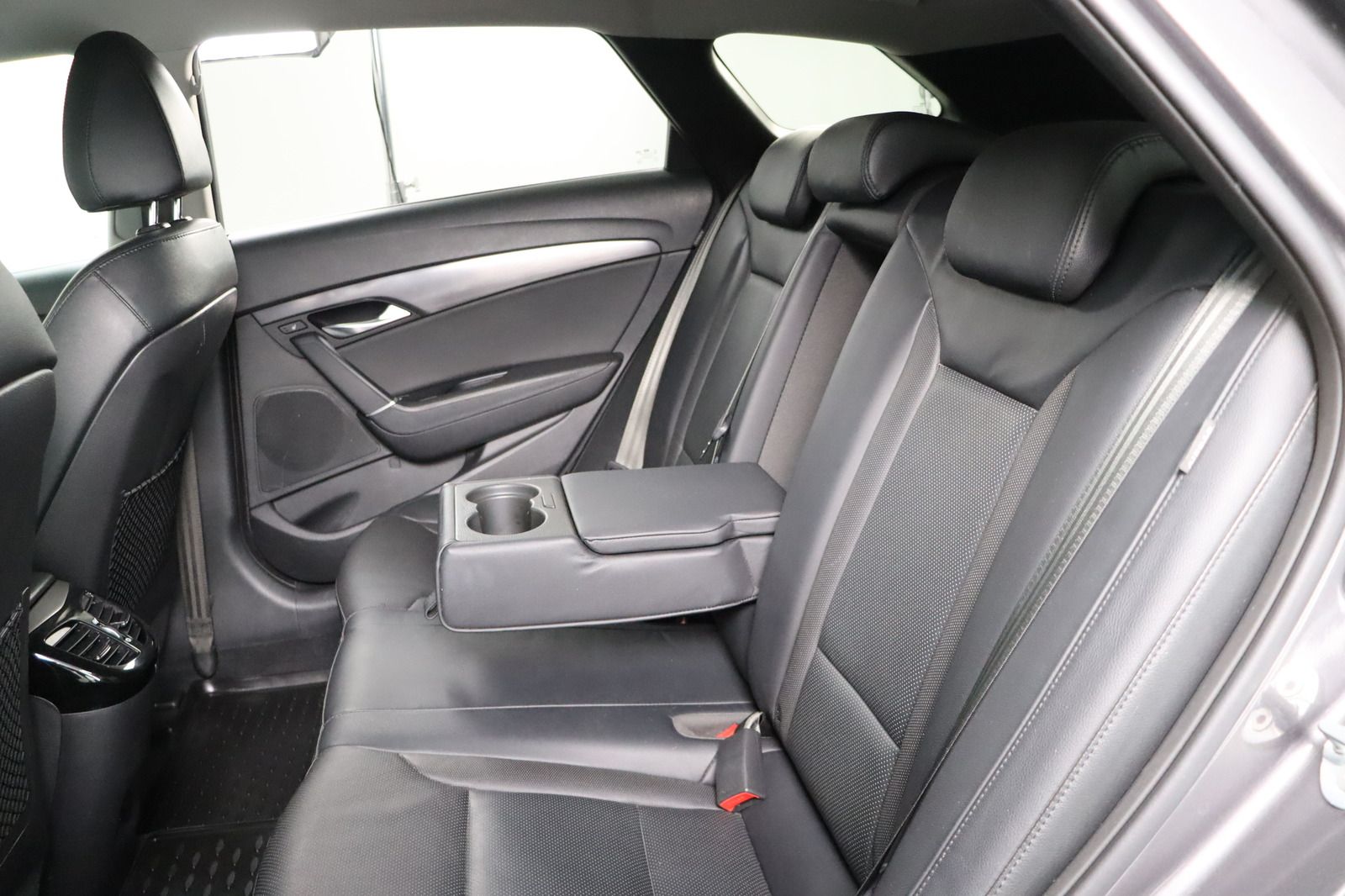 Fahrzeugabbildung Hyundai i40 CW 1.6 CRDi Space Plus * Sitzhzg./-lüftung