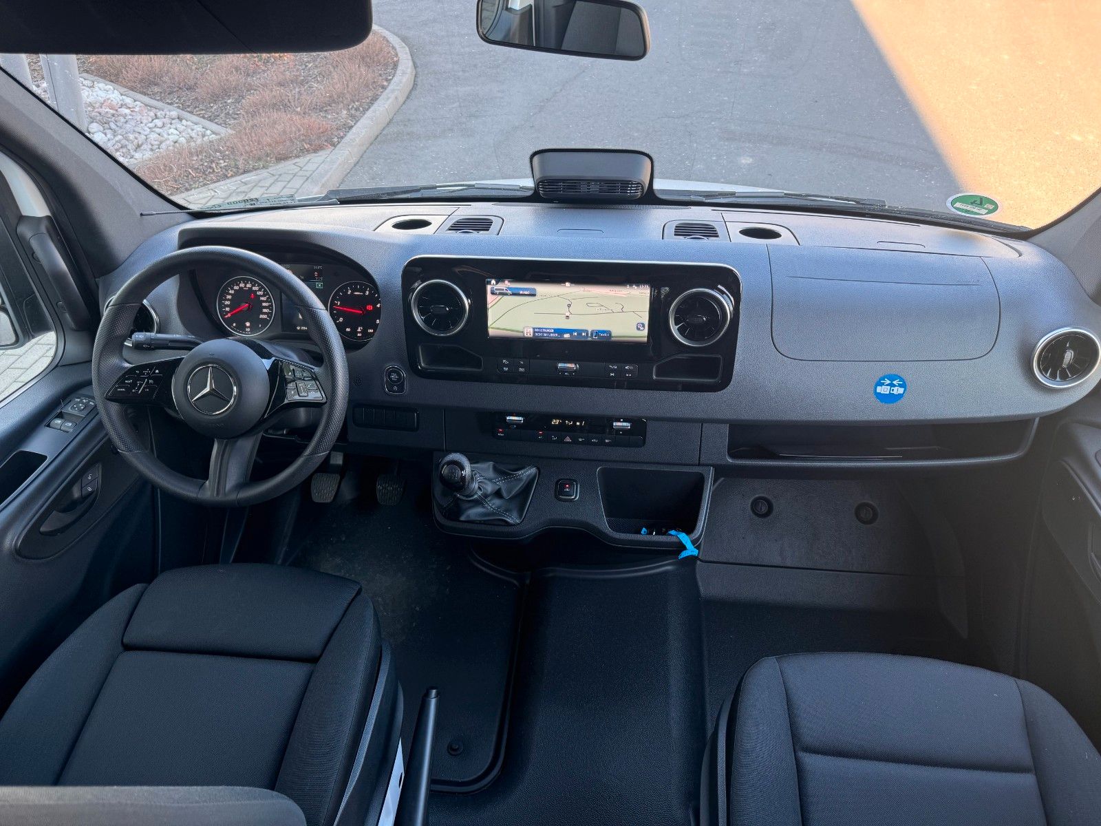 Fahrzeugabbildung Mercedes-Benz Sprinter 317 CDI Rollstuhl/Behinderten Lift