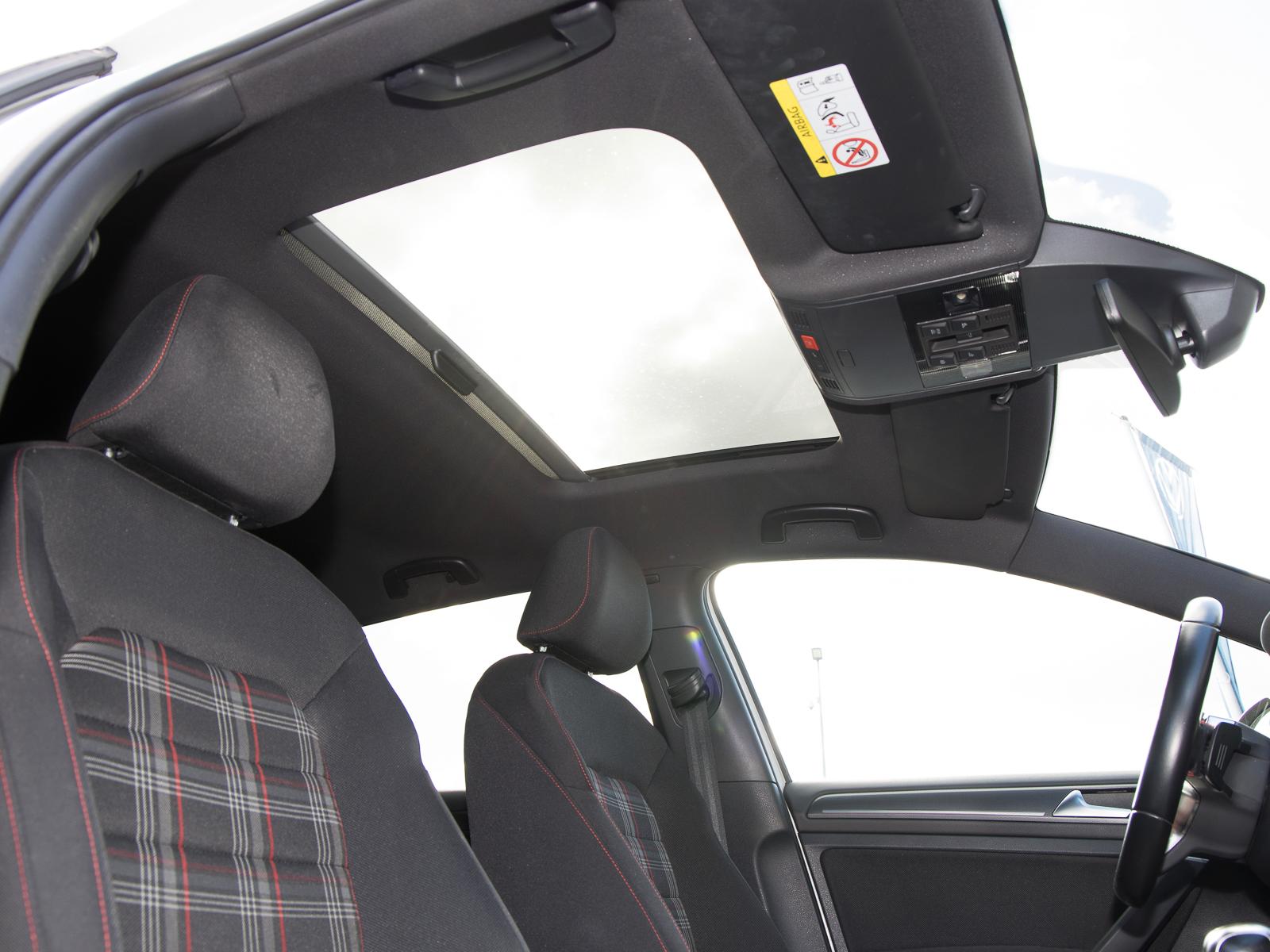 Volkswagen Golf GTI PERFORMANCE DSG PANO NAVI AHK LED ACC