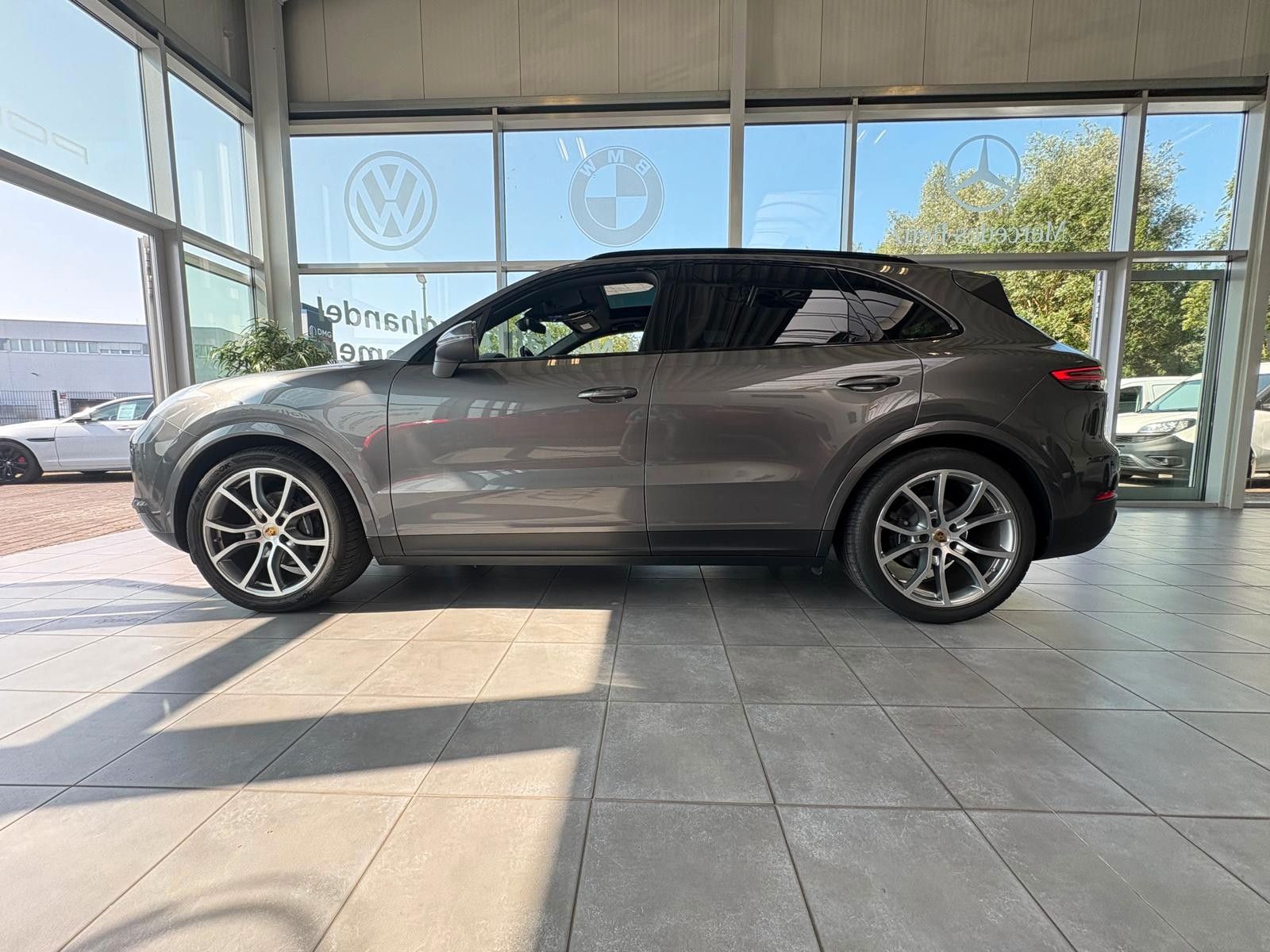 Fahrzeugabbildung Porsche Cayenne, pano, luft volleder ahk,21 zoll, stdhz