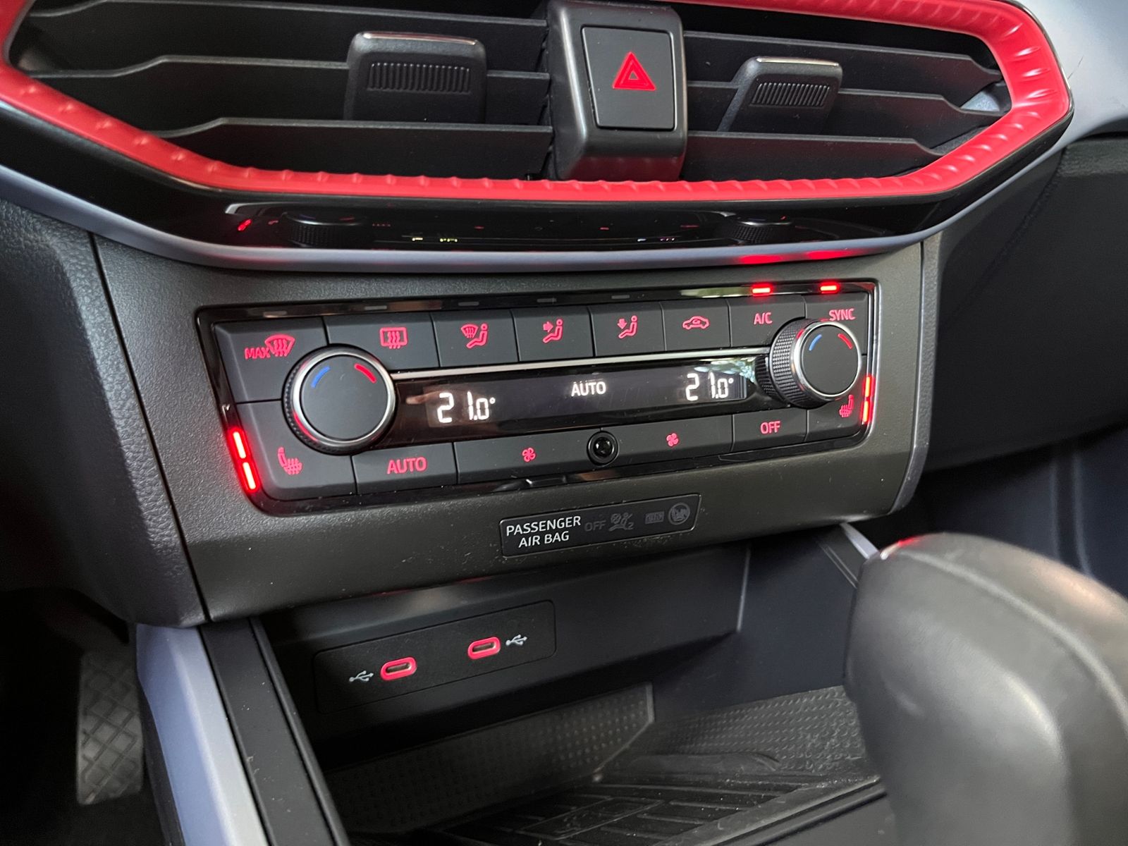 Fahrzeugabbildung SEAT ARONA 1.5 TSI DSG FR KLIMA LED NAV SHZ 17"
