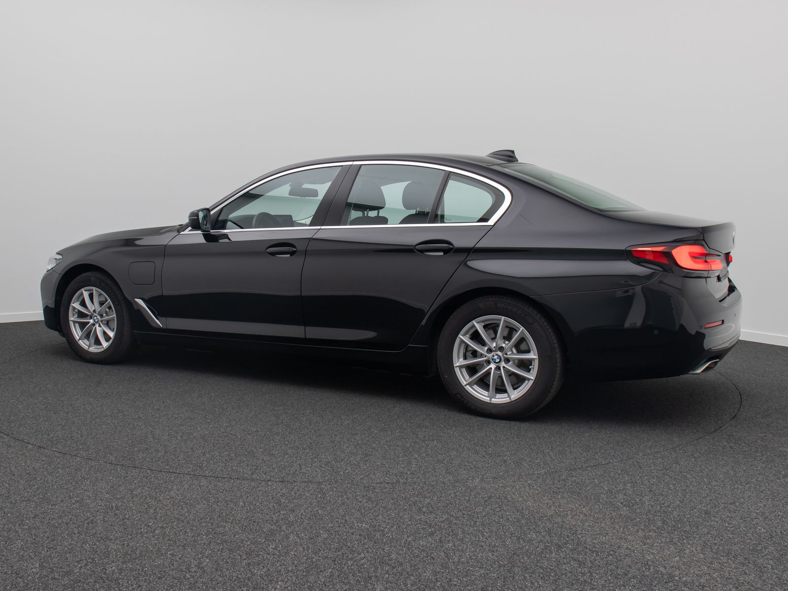 Fahrzeugabbildung BMW 530e Alarm DAB HiFi Komfort Kamera DriveAs Sport