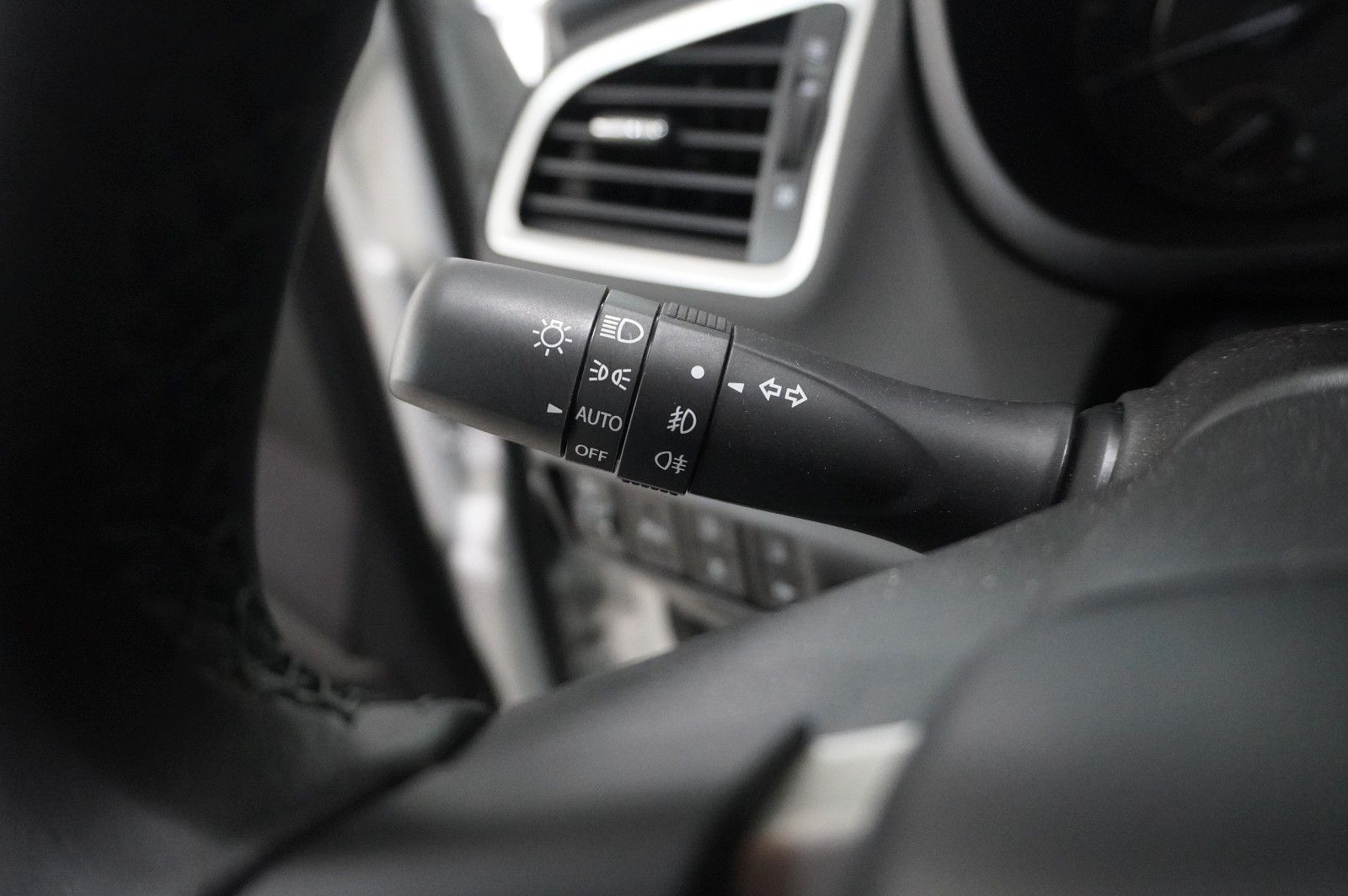 Fahrzeugabbildung Suzuki (SX4) S-Cross 1.4 COMFORT NAVI/LED/KAMERA/SH/DAB