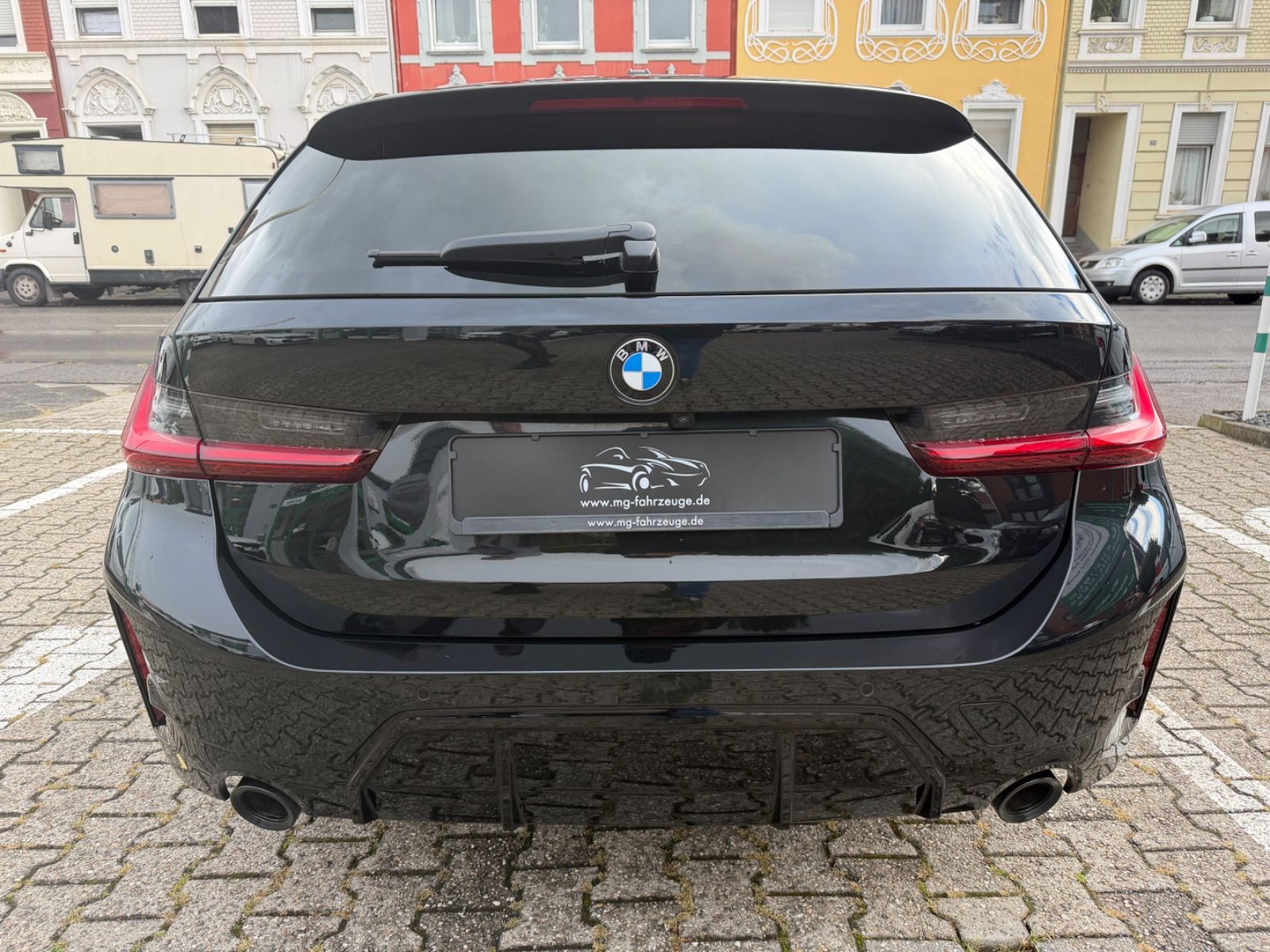Fahrzeugabbildung BMW 330d xDrive Touring M SPORT PRO PANO STANDH. AHK