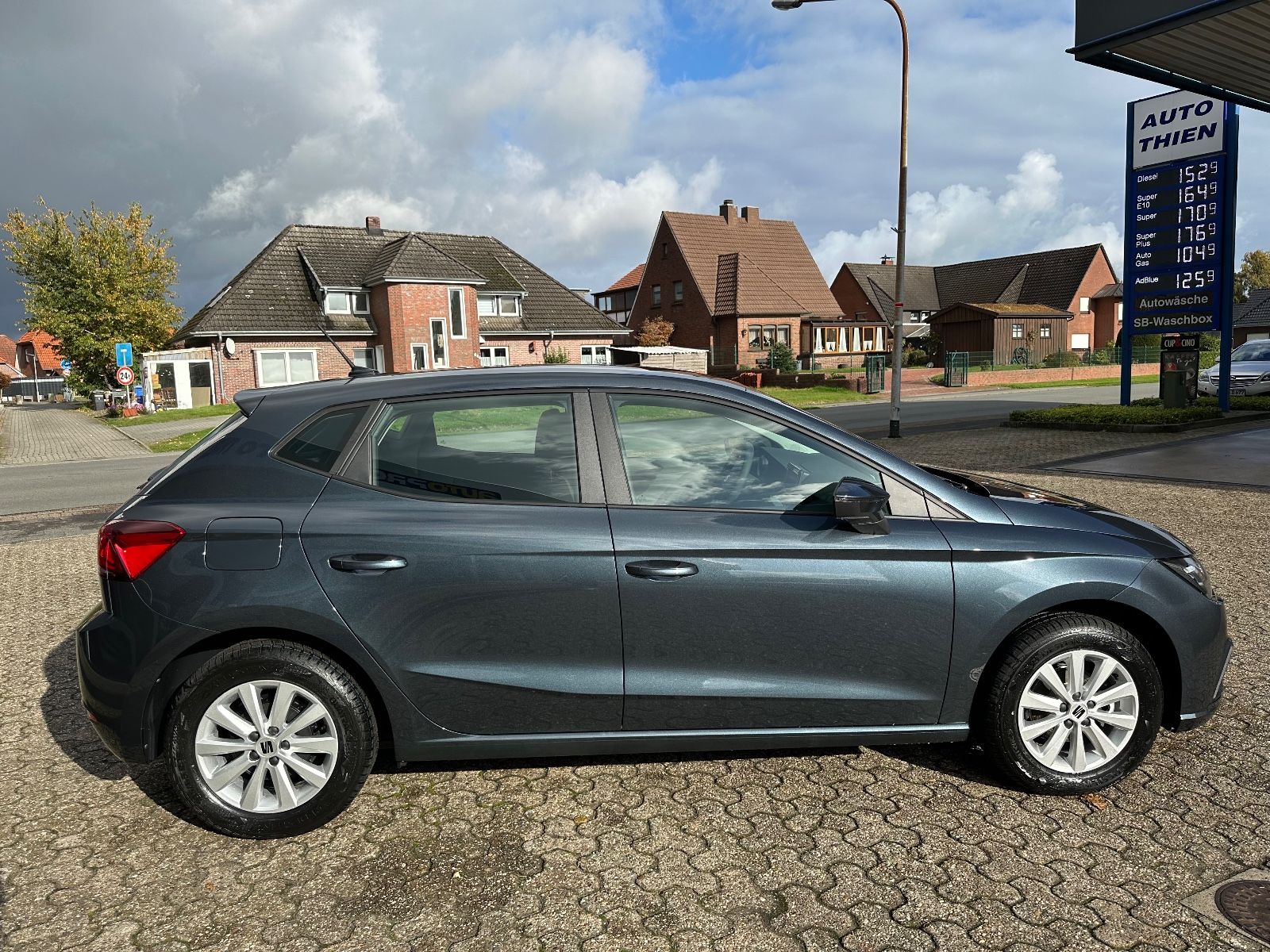 Fahrzeugabbildung SEAT Ibiza 1.0 TSI Reference GRA/LED/SHZG/Einparkh