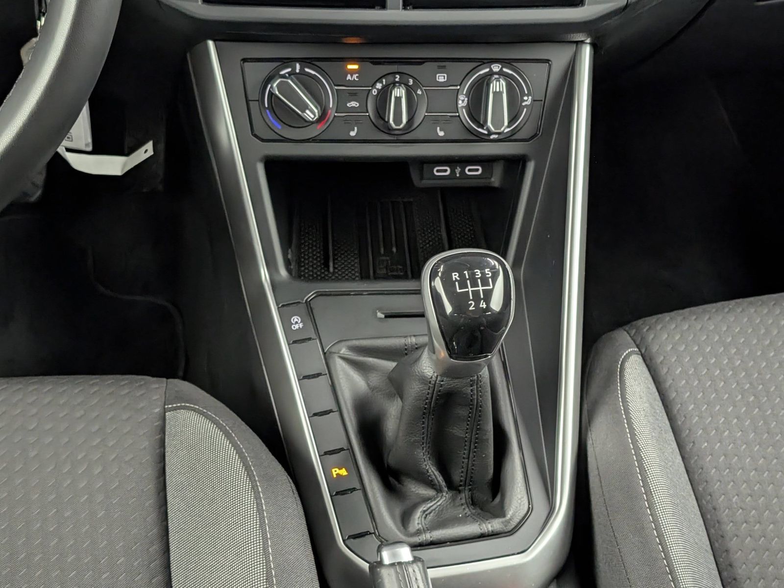 VW Polo 1.0 Life Klimaanlage LED SHZ Allwetter – Bild 17