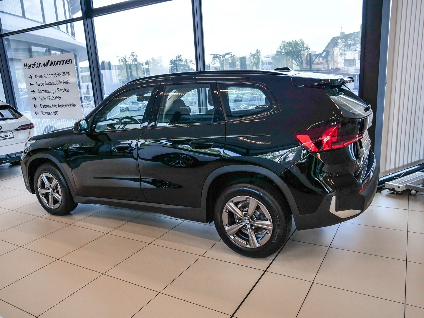 BMW X1 sDrive18d Aut Nav LED Parkass PDC RFK Shz foto 4