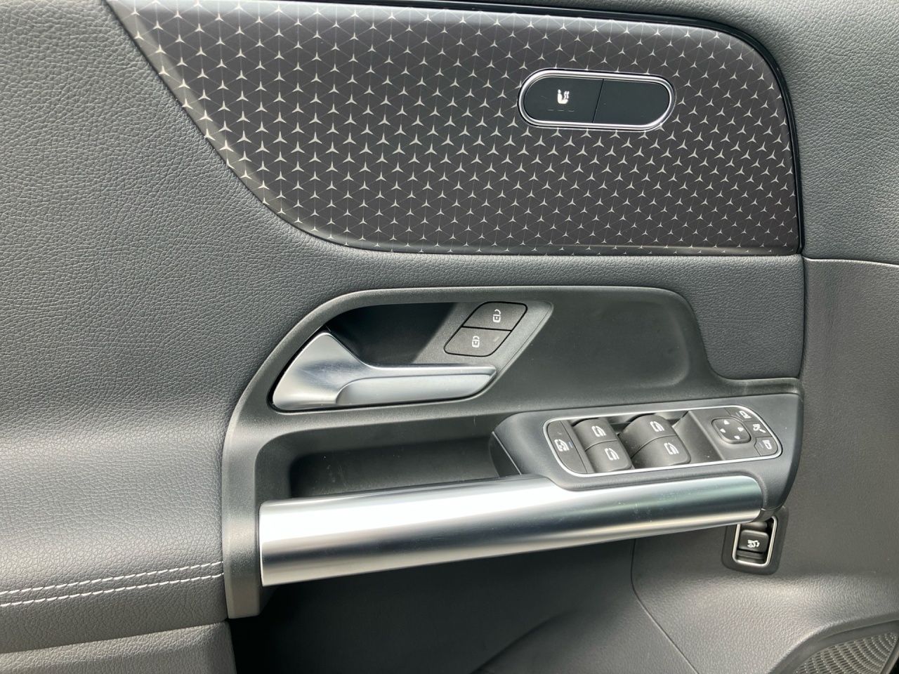 Fahrzeugabbildung Mercedes-Benz GLA 200 d AHK+KAMERA+MULTIBEAM+EASYPACK+