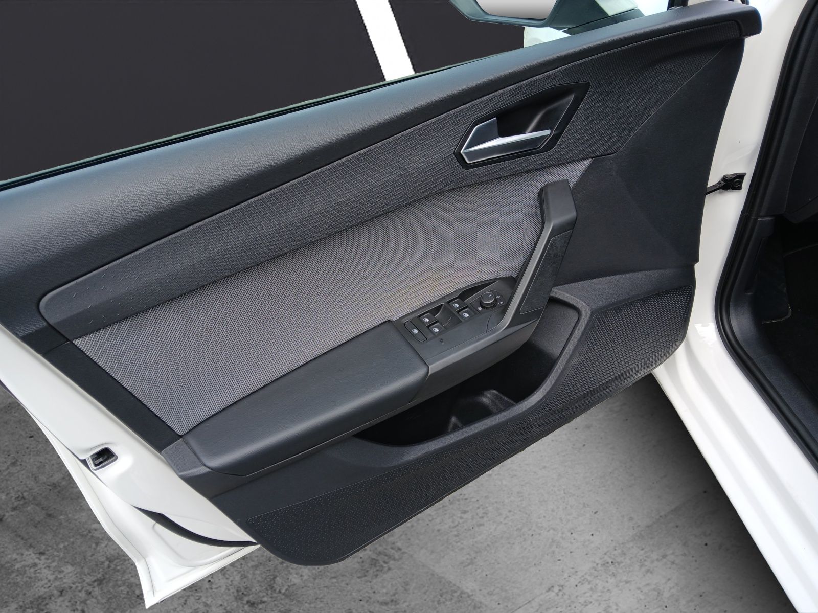 Fahrzeugabbildung SEAT Leon ST TDI Style DSG LED Navi AID Pano GRA Park