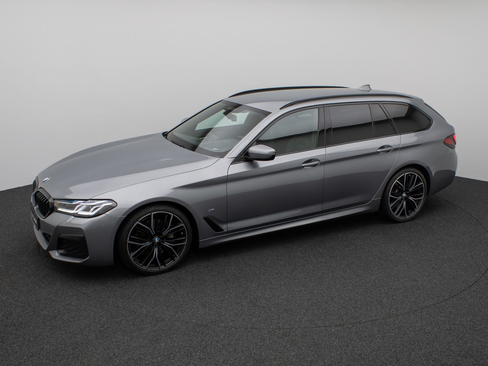 Fahrzeugabbildung BMW 530d M Sport Kamera Laser HUD DAB HiFi Komfort