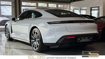 صورة 6 لـ 2020 Porsche TAYCAN