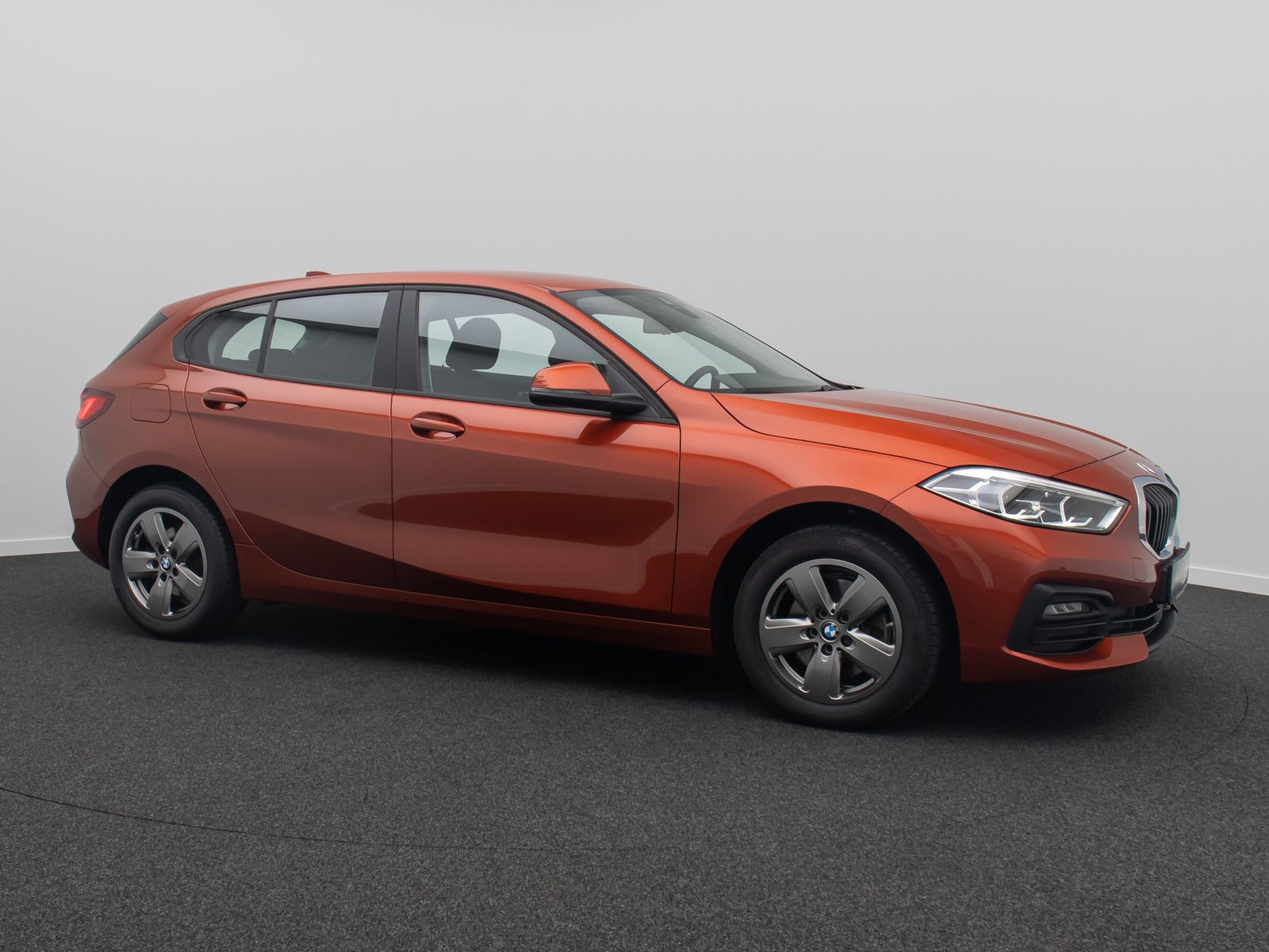 Fahrzeugabbildung BMW 118i GeschwindigReg HUD DAB Alarm HiFi CockpitPr