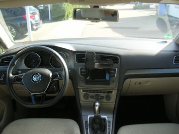 Volkswagen Golf - 8