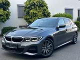 BMW 330d Touring*M-SPORTPAKET*LIVE-TACHO*KAMERA* - BMW 330 in Duisburg